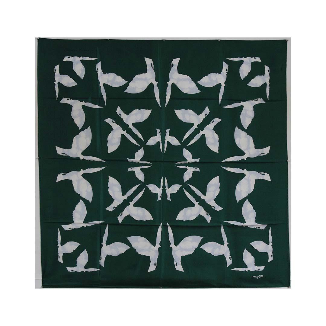 Elegant silk scarf from 1993 Les Oiseaux - René Magritte For Sale 1