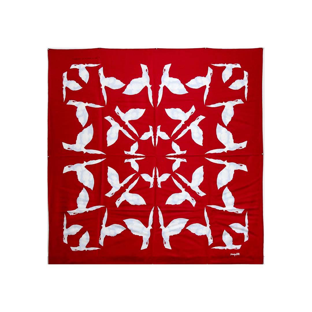 Elegant silk scarf from 1993 Les Oiseaux - René Magritte im Angebot 2