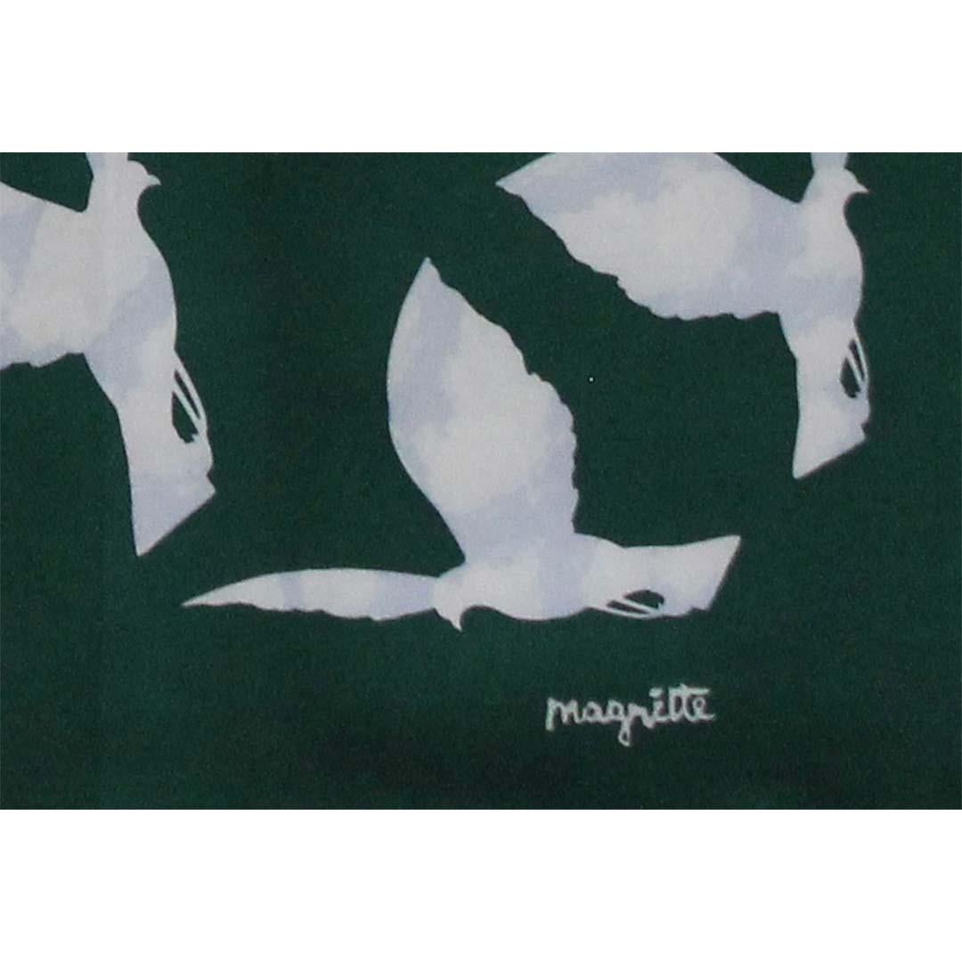 Elegant silk scarf from 1993 Les Oiseaux - René Magritte For Sale 3