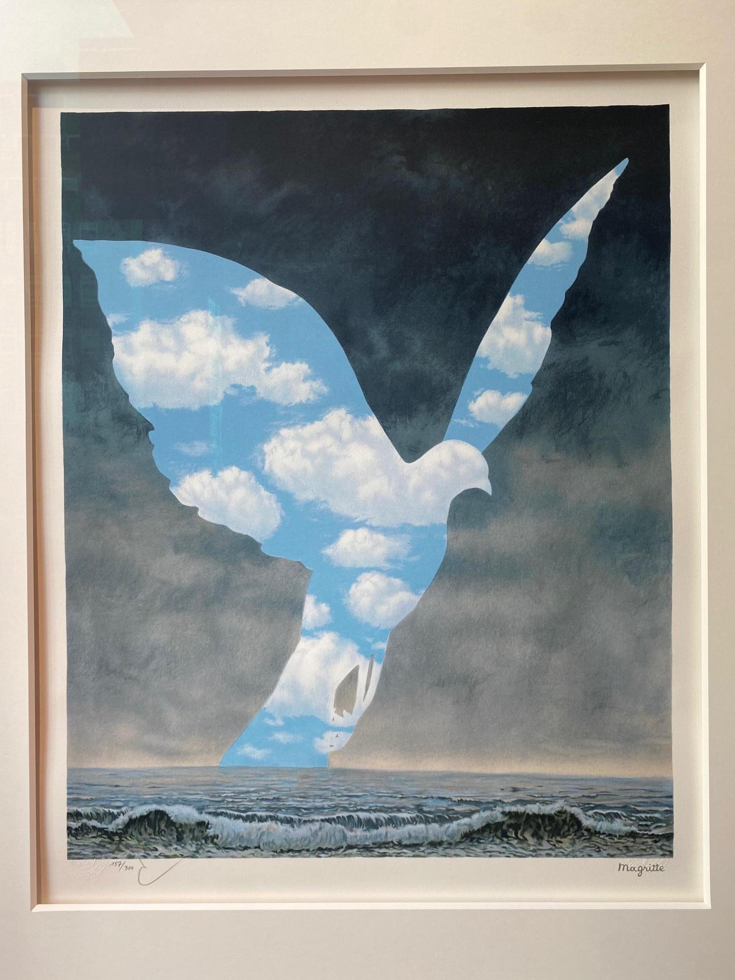 La Grande Famille - litografia originale di Magritte, paesaggio surreale - Print Surrealismo di René Magritte