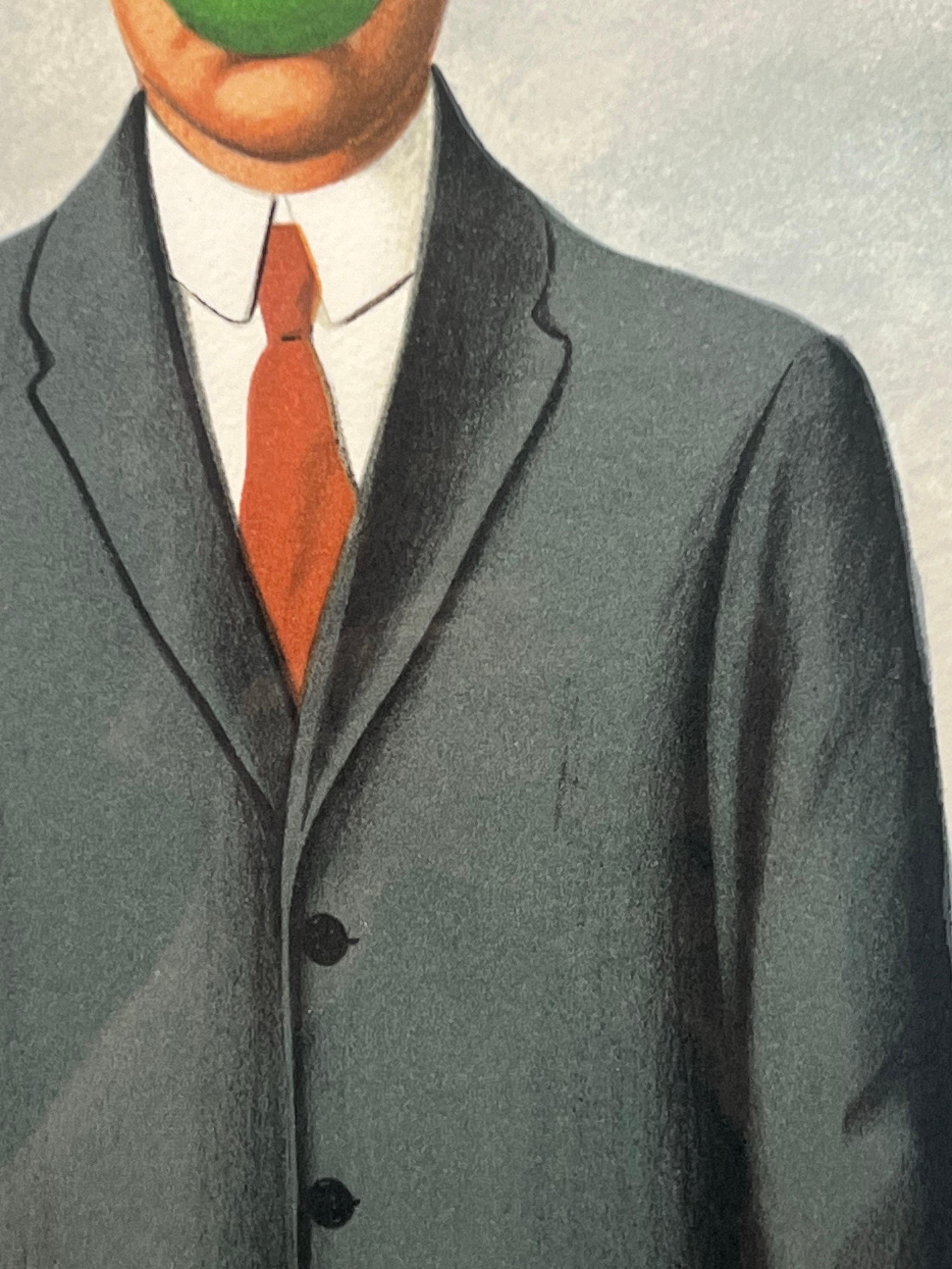 Rene His Le Fils de L'homme Lithographie,  Signé dans une pâte, estampillé et encadré

L'une des œuvres de Magritte ( belge 1898- 1967)  images les plus emblématiques et les plus énigmatiques, Le Fils de l'Homme présente un mystérieux personnage