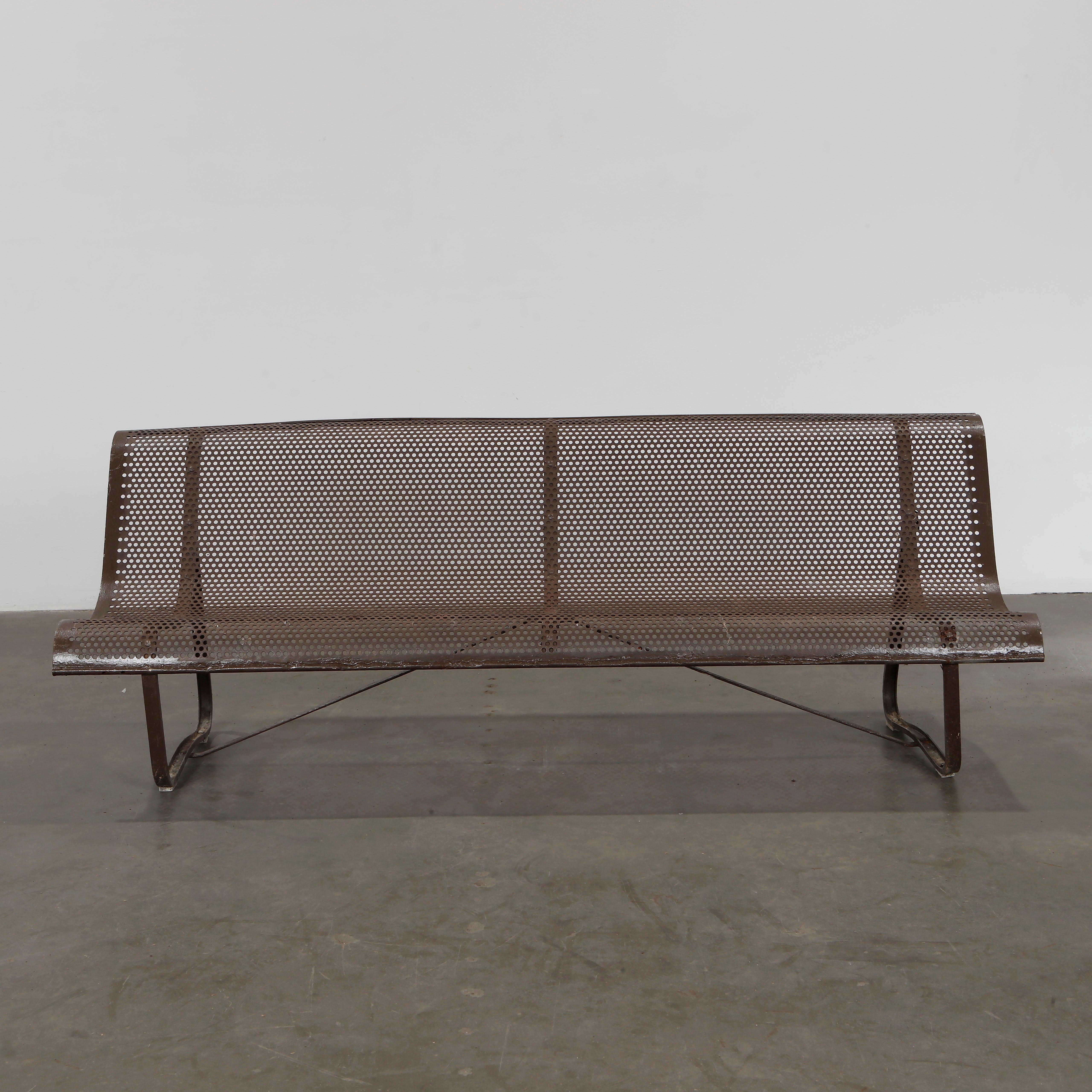 Mid-Century moderno Rene Malaval, Panchina in metallo traforato marrone, anni '60 in vendita