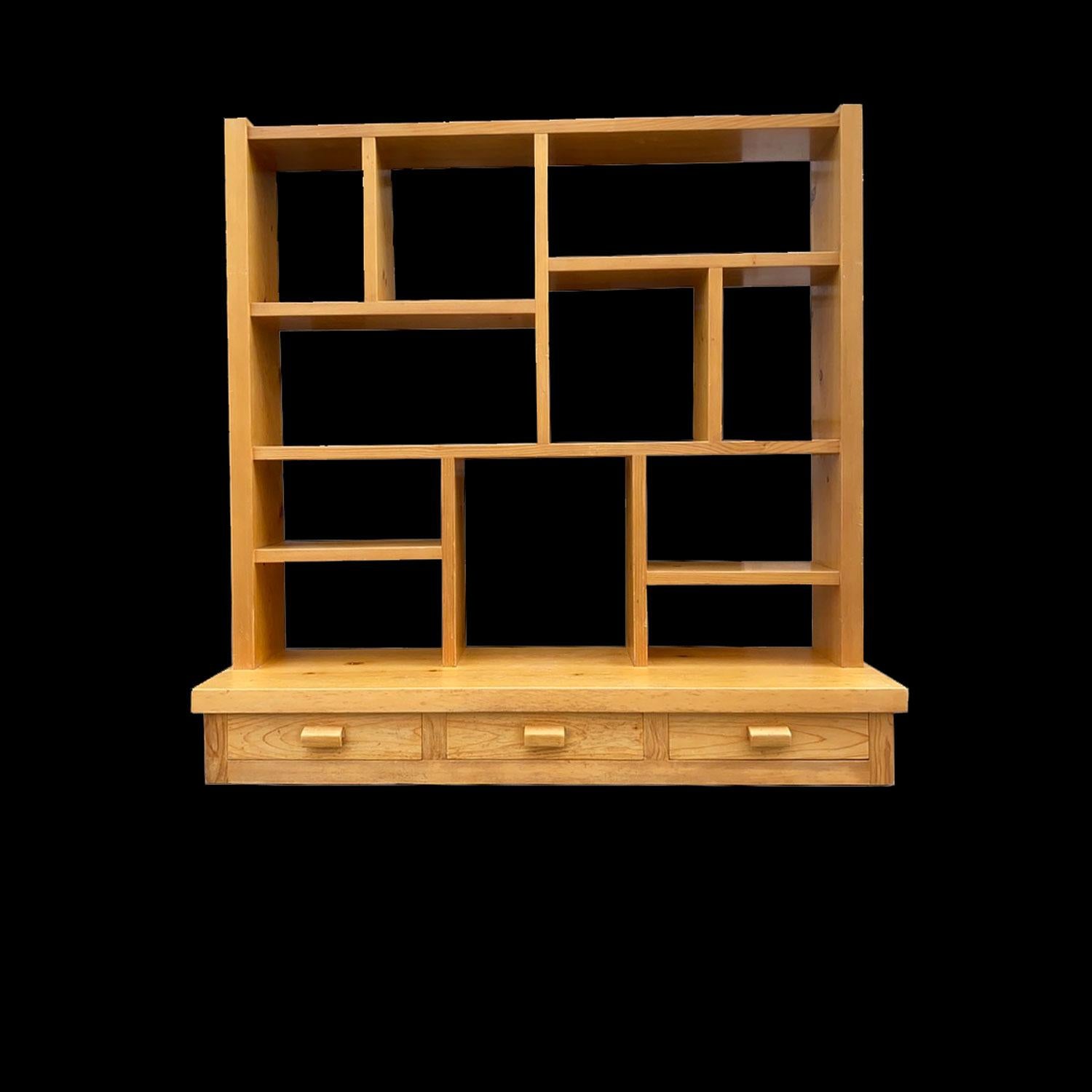 René Martin, preciosa estantería con cajones de pino macizo para Charlotte Perriand. Procedente de un chalet en Meribel Les allues. Posibilidad de muebles de pared o de pie