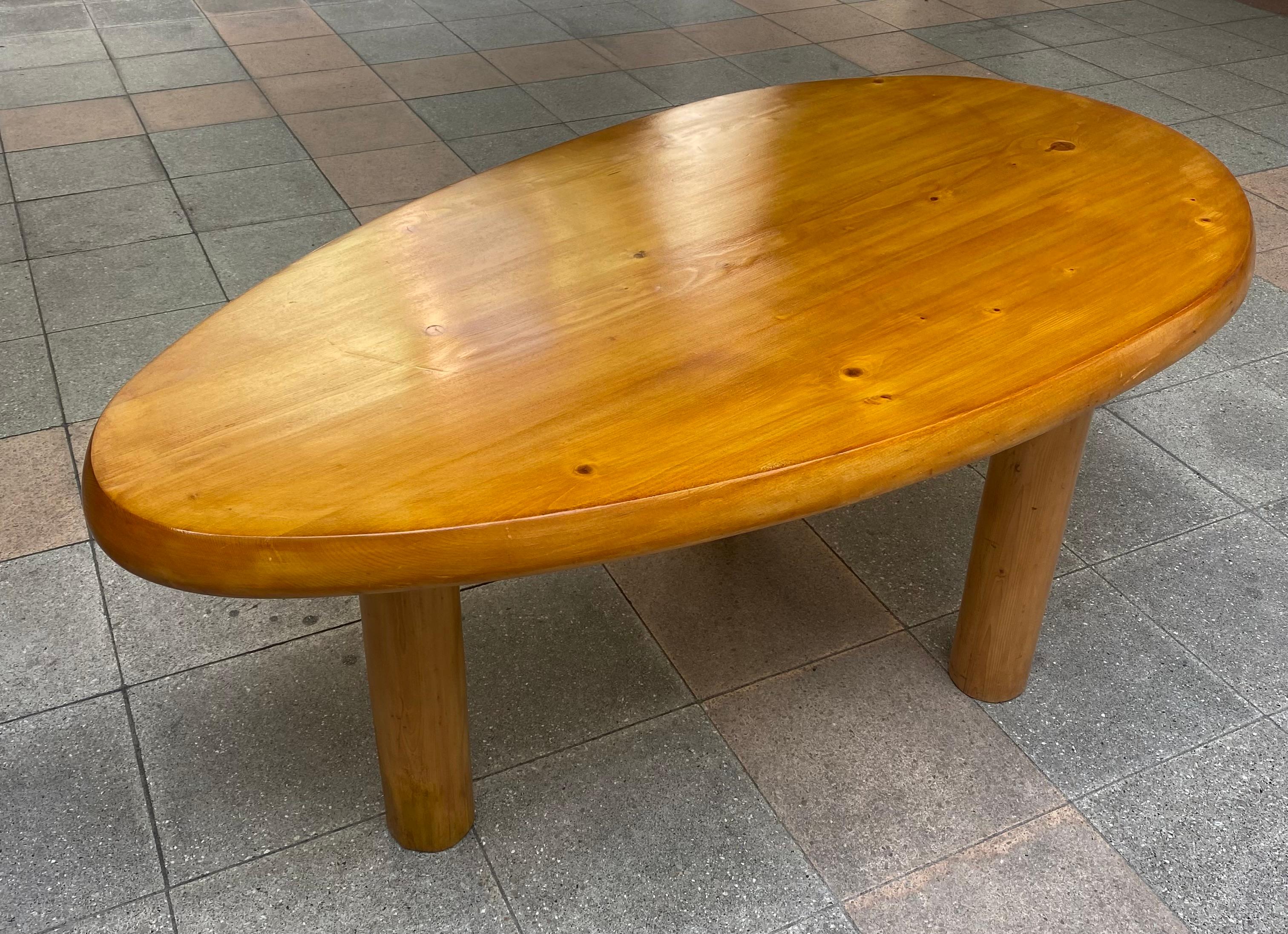 Rene Martin.
For Charlotte Perriand.
table / pedestal table.
solid pine.
circa 1955
For the Meribel ski resort.
Measures: L 142 x W 73.5 x H 55.
Very rare piece / In very good vintage condition.

Méribel pedestal table by René Martin from