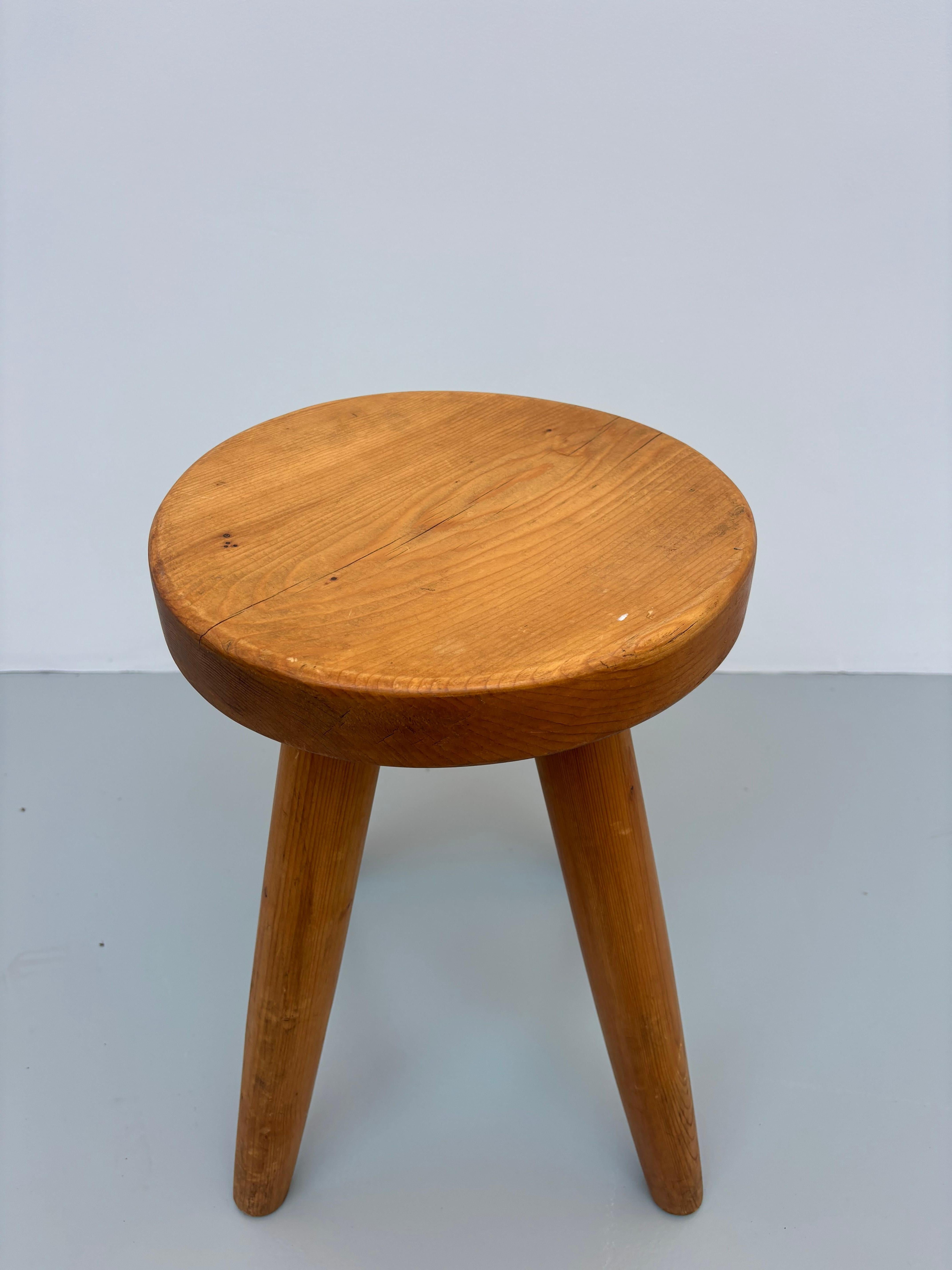René Martin Hocker (Kiefernholz) im Angebot