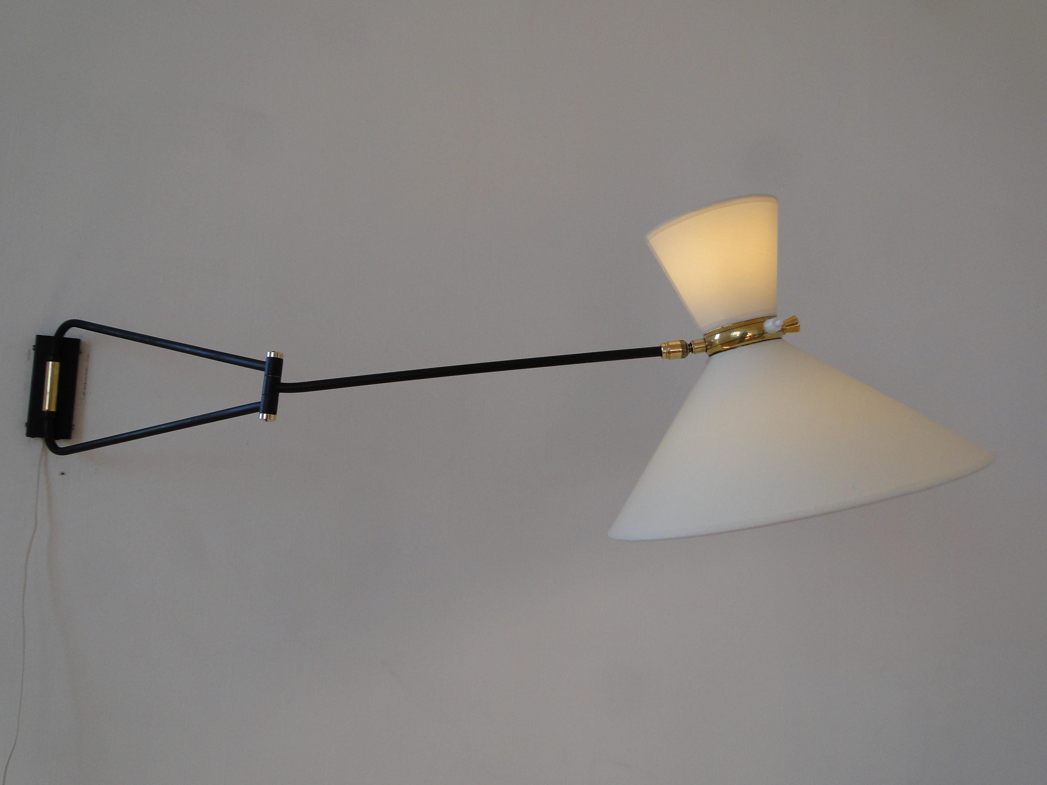 Vintage very large wall lamp by René Mathieu 1950, France.

Wall light by René Mathieu from the 1950s.

2-Arm articulated metal stem.

The double bulb sconce has independent switches for the up and down lights.

New diabolo lampshade.

36