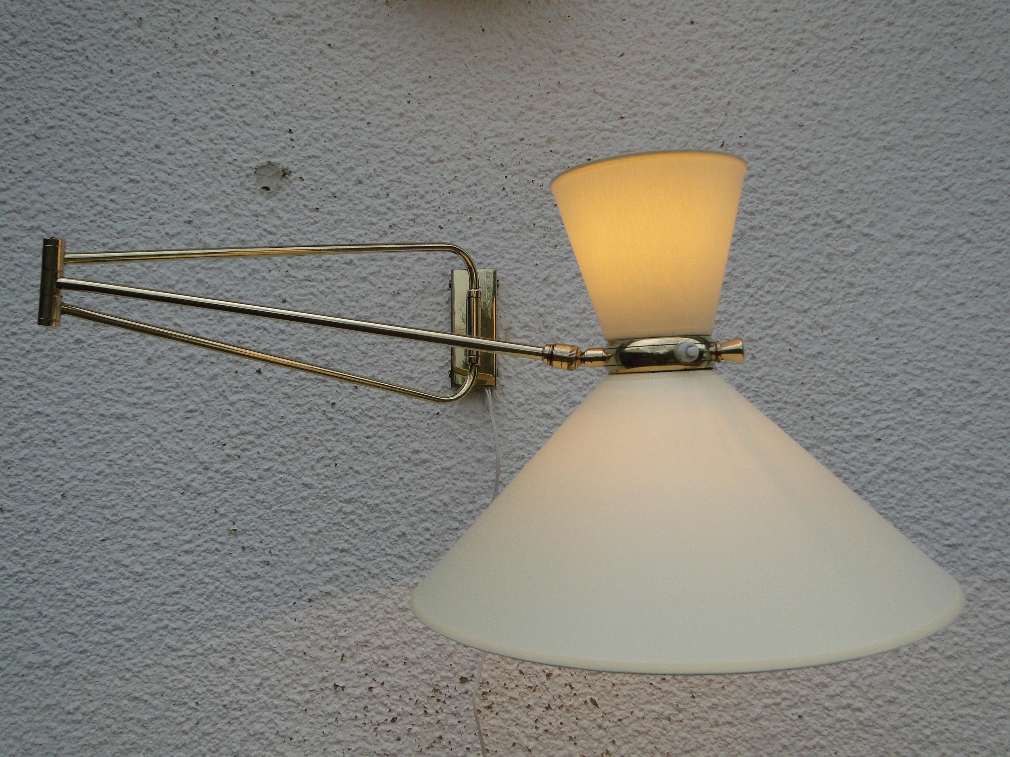 Vintage very large wall lamp by René Mathieu 1950 France.

Wall light by René Mathieu from the 1950s.

2-Arm articulated brass stem.

The double bulb sconce has independent switches for the up and down lights. 

New diabolo lampshade.

36 cm in and