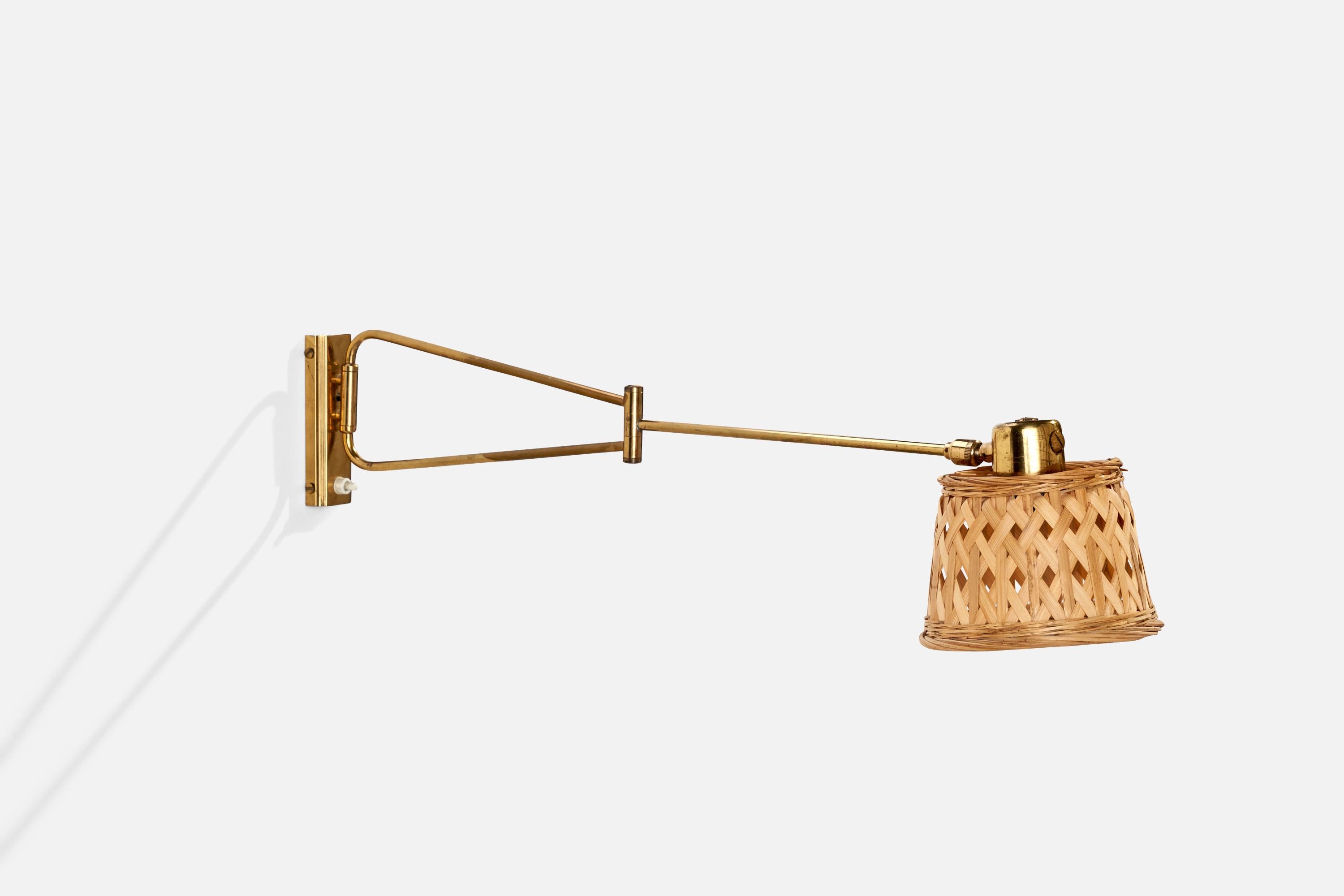 An adjustable brass and rattan wall light designed by Rene Mathieu and produced by Lunel, France, 1950s.

Overall Dimensions (inches): 6