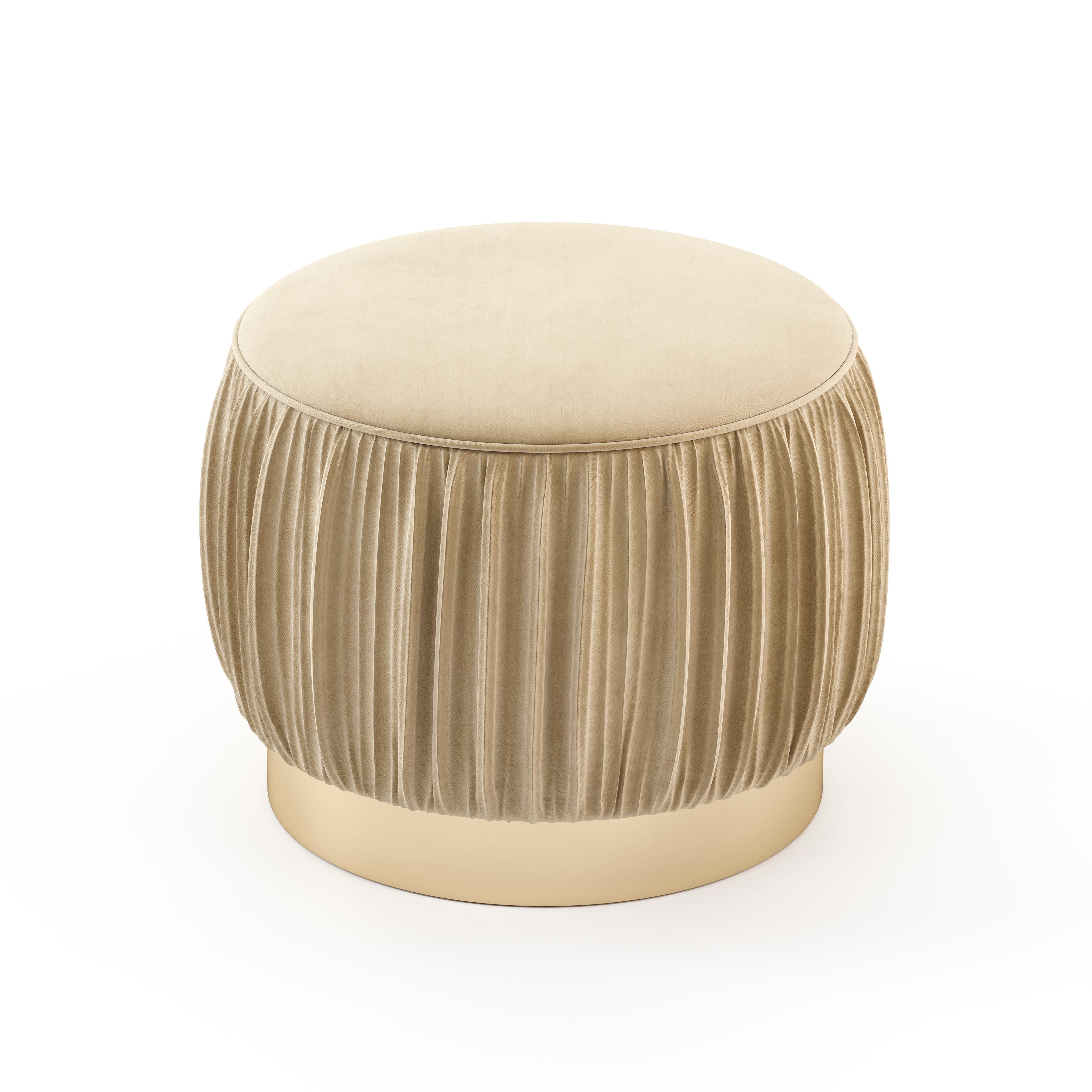 Born from mixed textures, René pouf is a stunning home accessory for sophisticated rooms. This upholstered pouf fits perfectly on a warm and cozy decor. Add a luxe look to your residential projects with the René floor pouf. The beauty of interiors