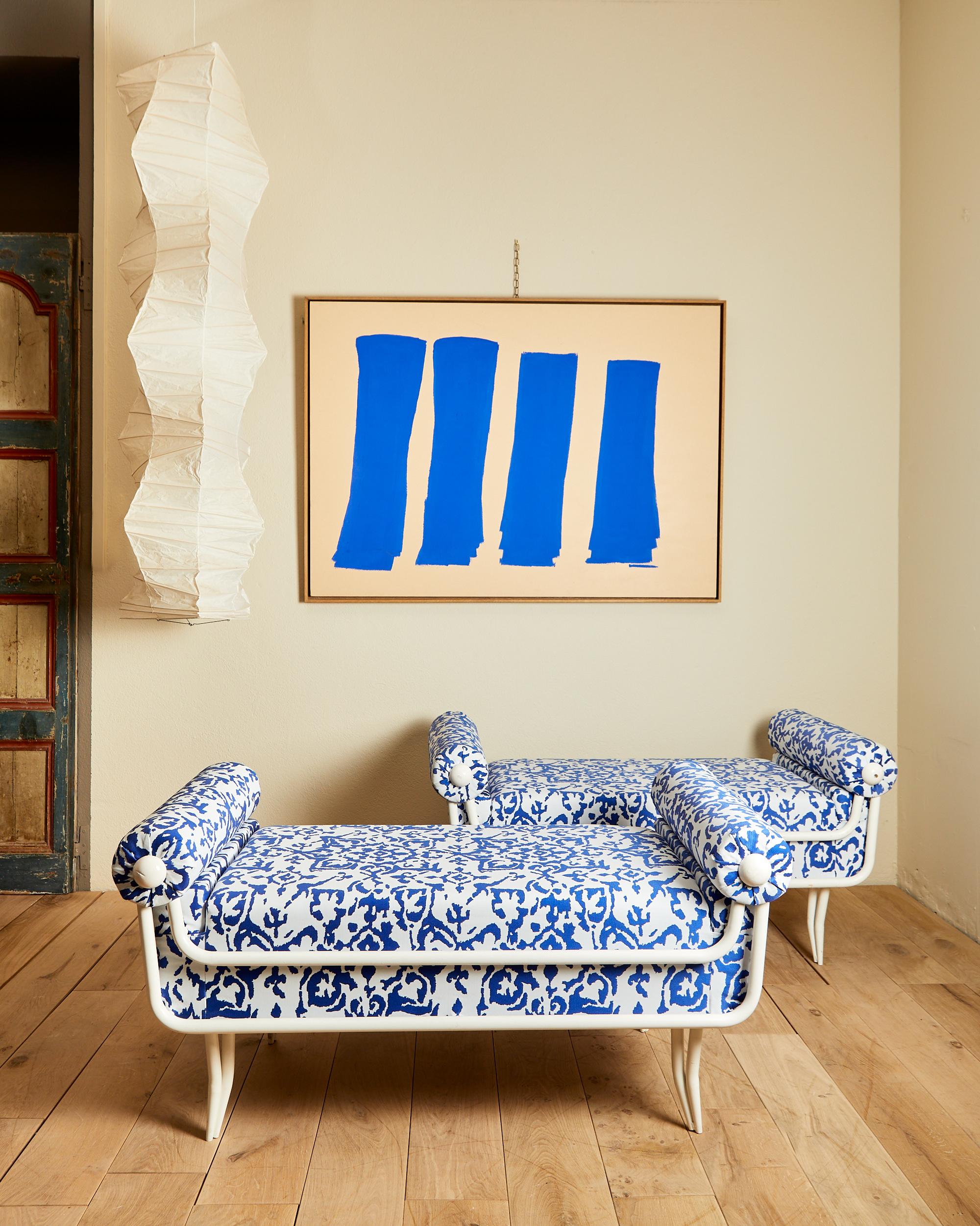 René Prou (1889-1947),
set of four sofas,
white lacquered iron, fabric and wood,
circa 1950, France.
Measures: Height: 63 cm, seat height: 50 cm,
width: 1m23, depth: 67 cm.