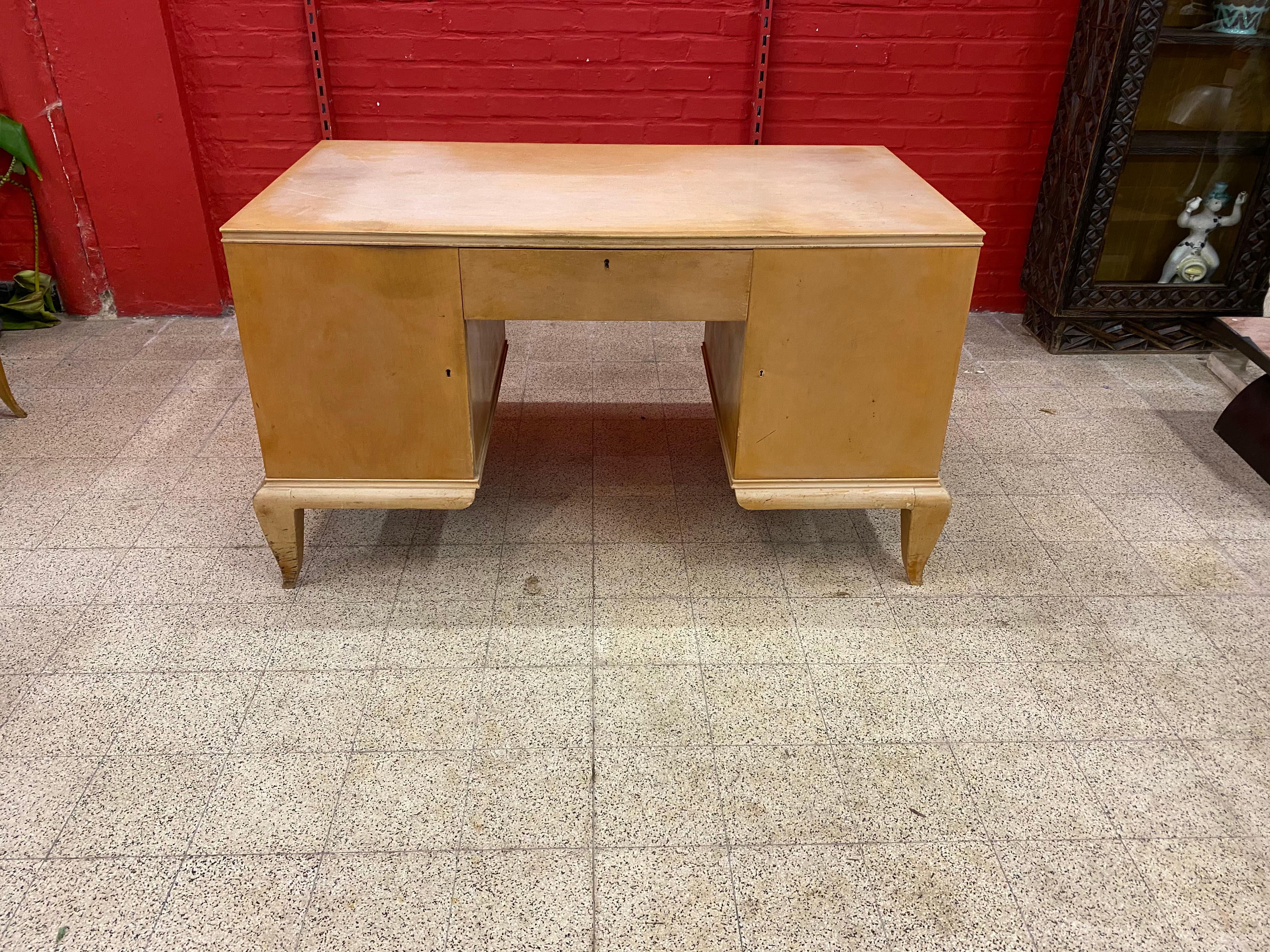 René Prou, Art Deco desk in lacquered wood, circa 1940-1950
patina to review.