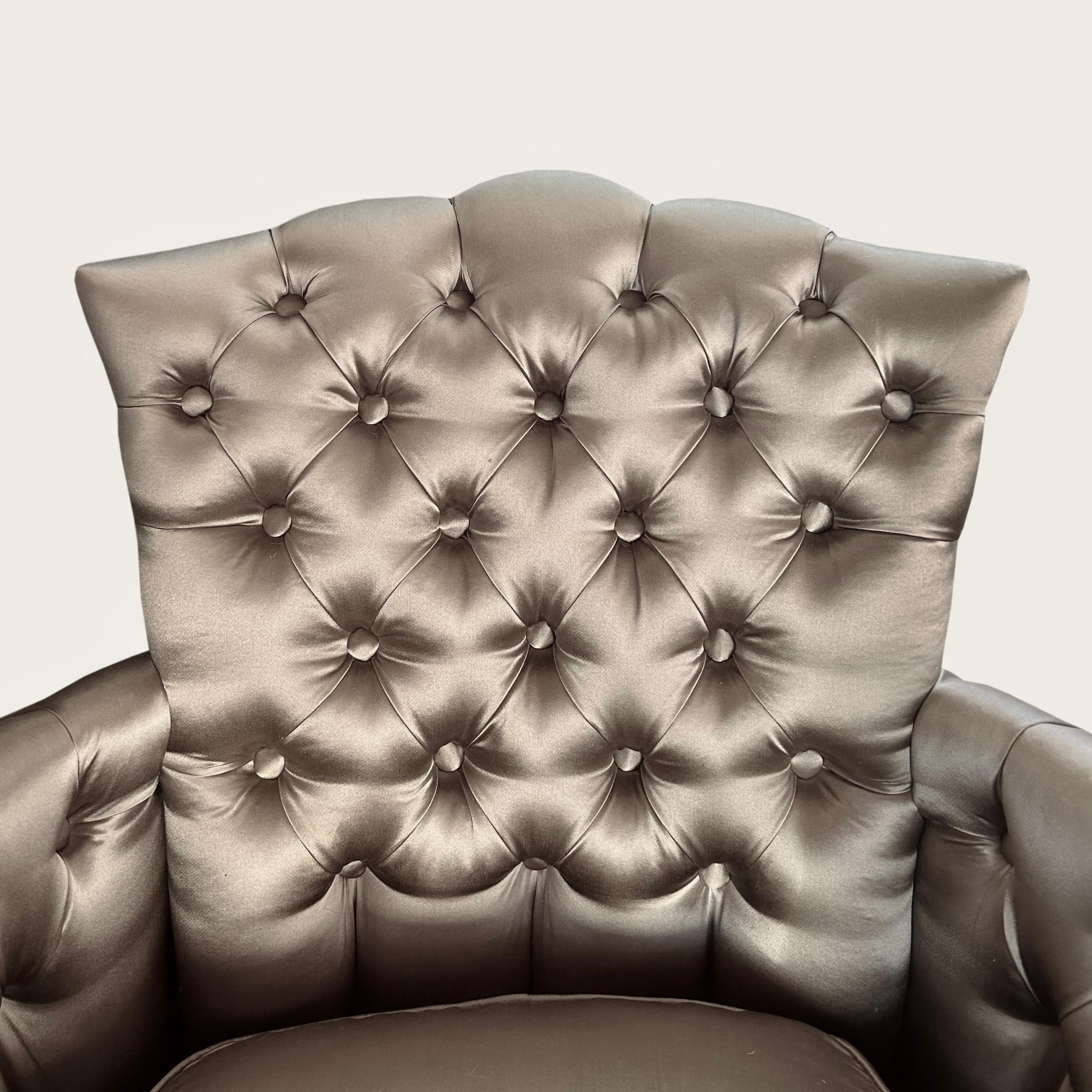 Art déco Petits fauteuils à dossier boutonné de Rene His, circa 1940 en vente