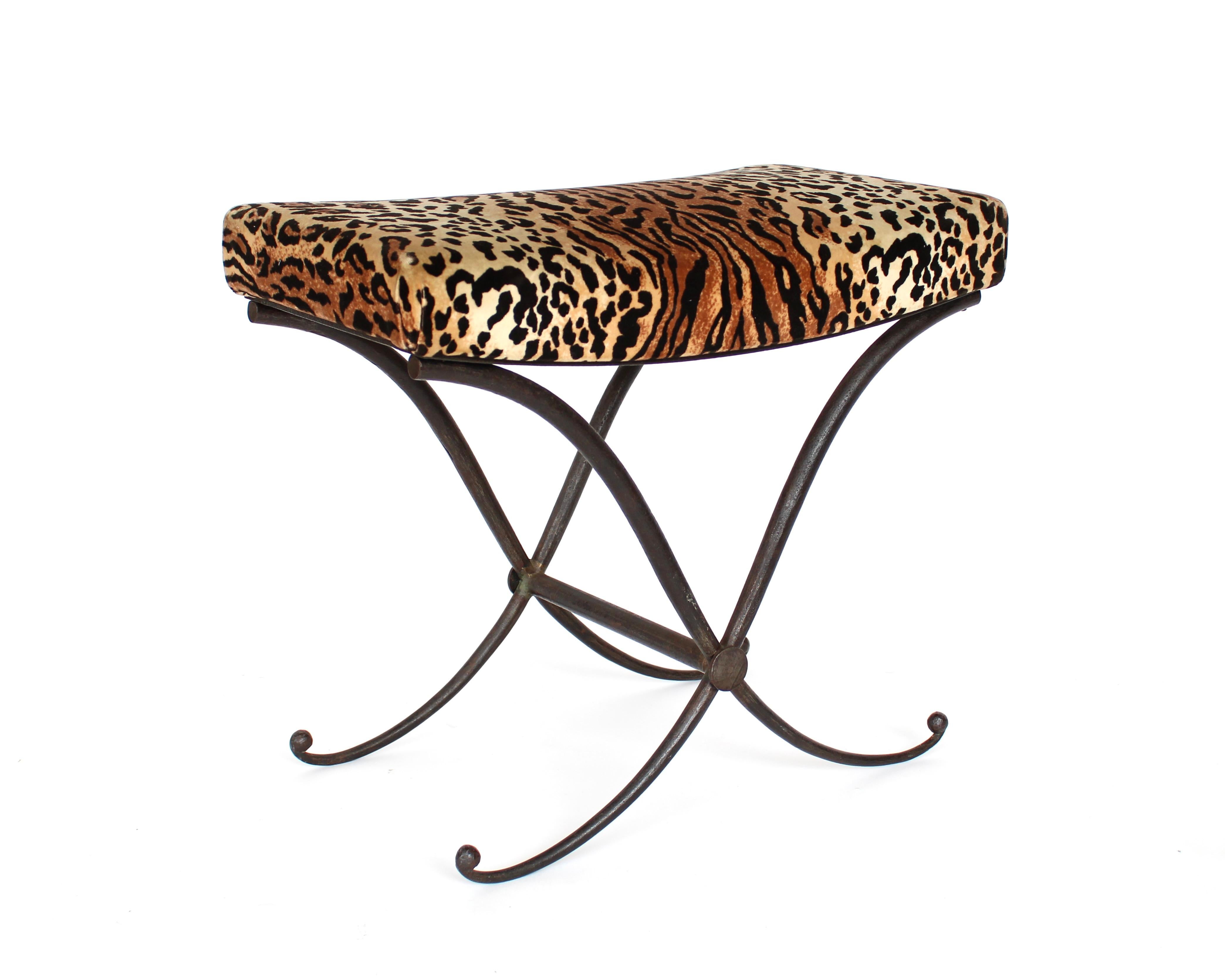 Mid-Century moderno Rene Prou Sgabello francese in ferro battuto a mano Francia c1940 in vendita