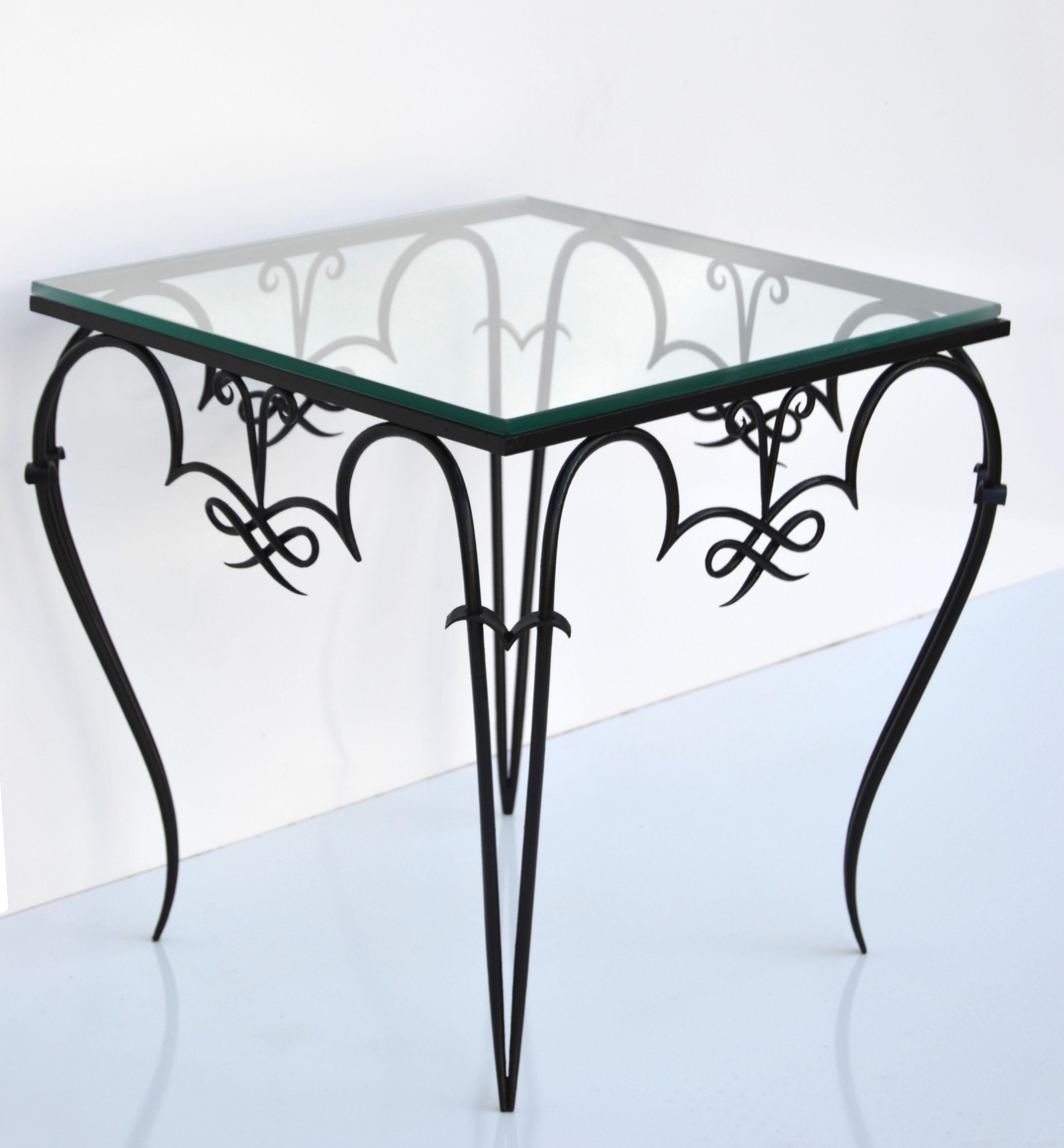 Beistelltisch aus schwarzem Schmiedeeisen und Glasplatte im Art déco-Stil von Ren Prou, Frankreich, 1940 (Mitte des 20. Jahrhunderts) im Angebot