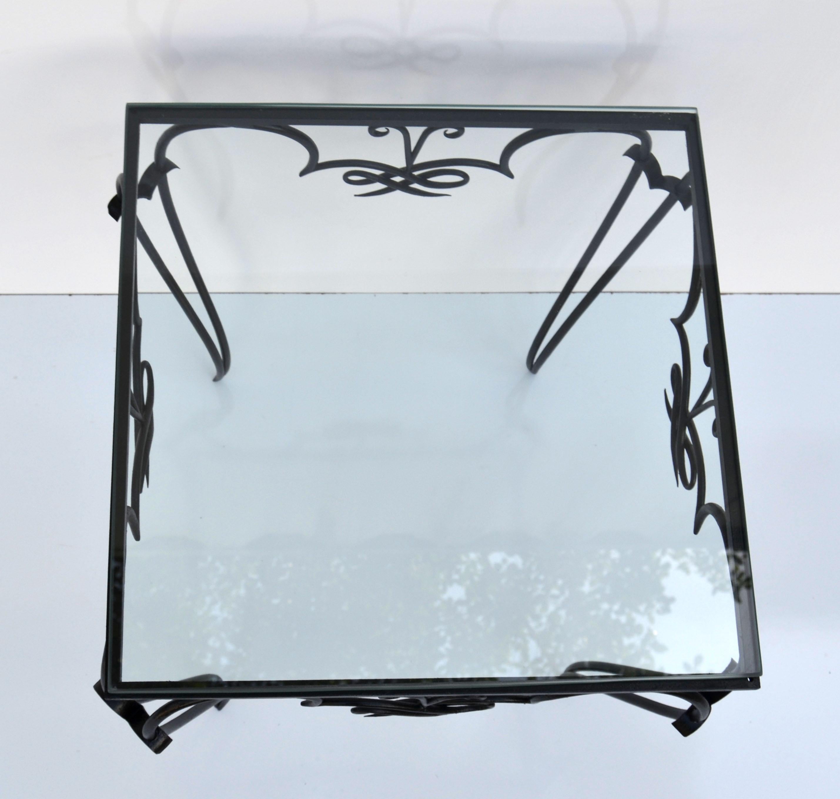 Beistelltisch aus schwarzem Schmiedeeisen und Glasplatte im Art déco-Stil von Ren Prou, Frankreich, 1940 im Angebot 1