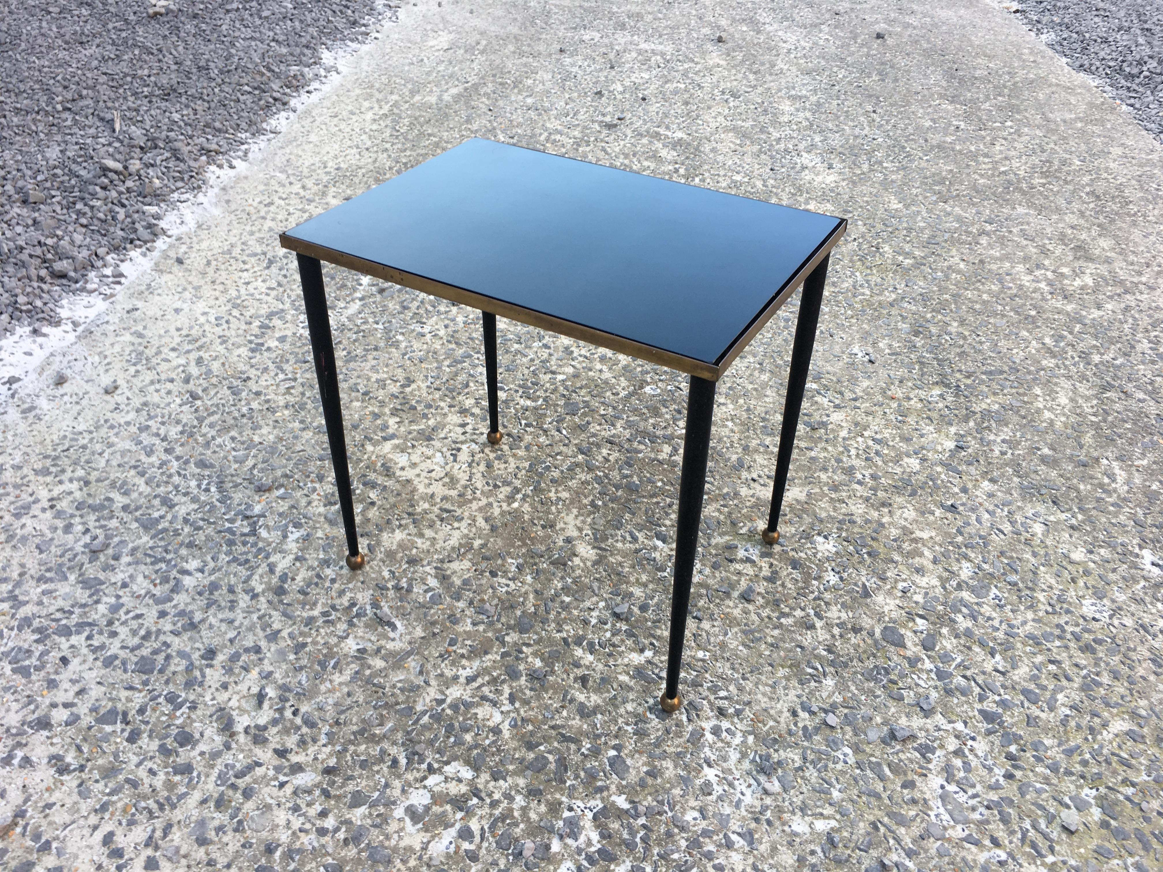 Art Deco René Prou 'Style' Elegant Side Table in Lacquered and Gilded Metal, circa 1940 For Sale