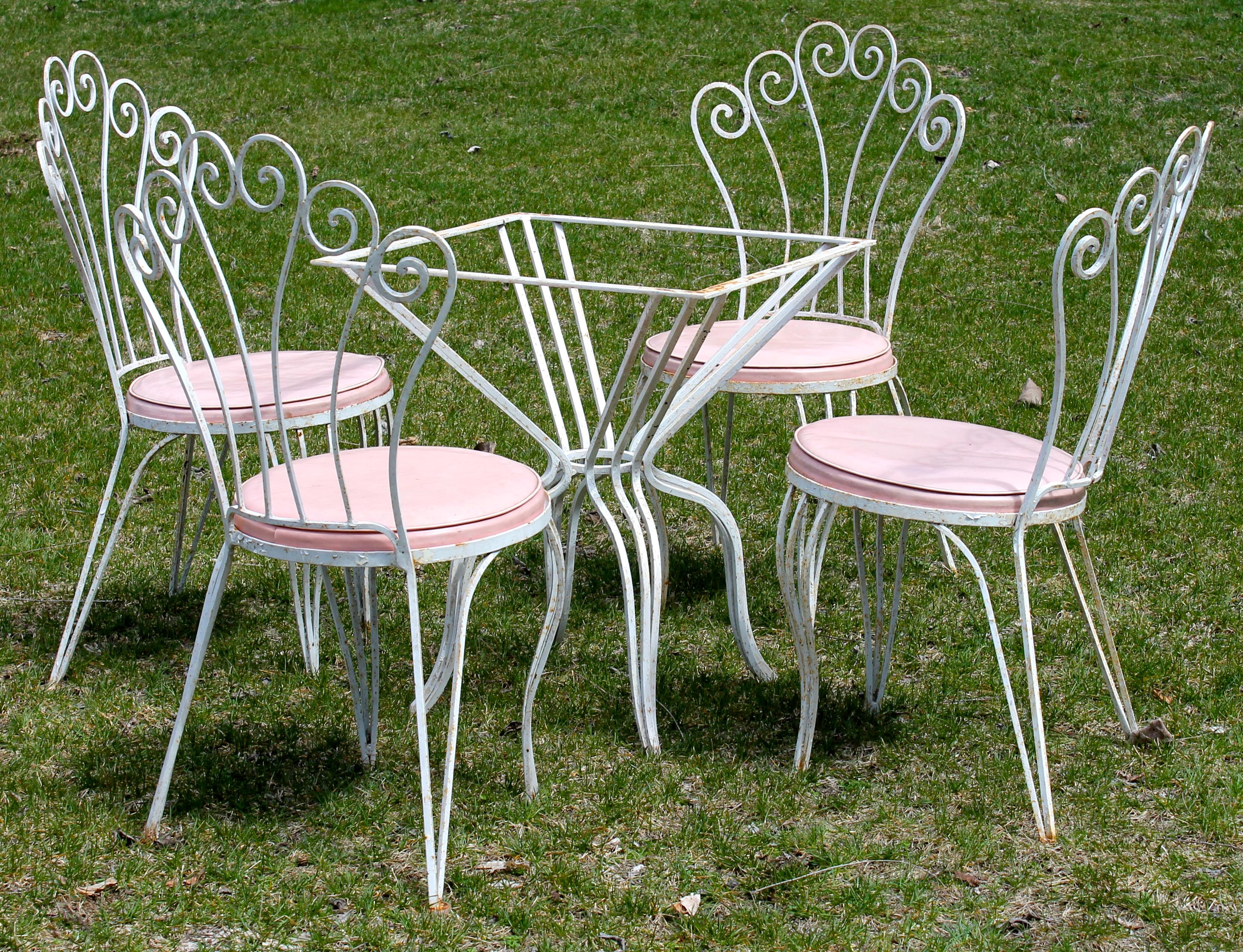 Comprising 4 chairs with 1950s pink 