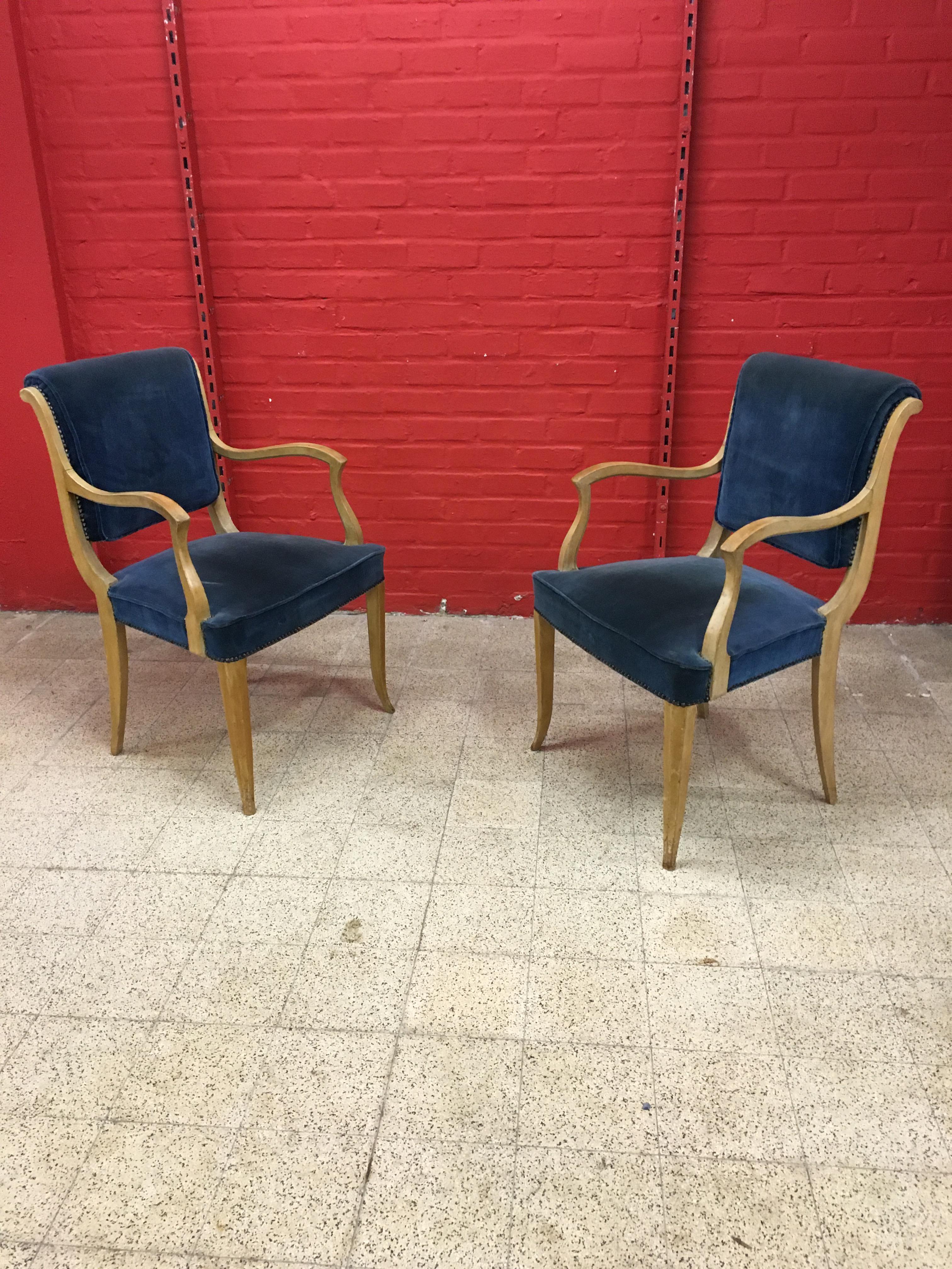 René Prou, deux fauteuils Art Déco en bois laqué et velours bleu, circa 1940-1950.