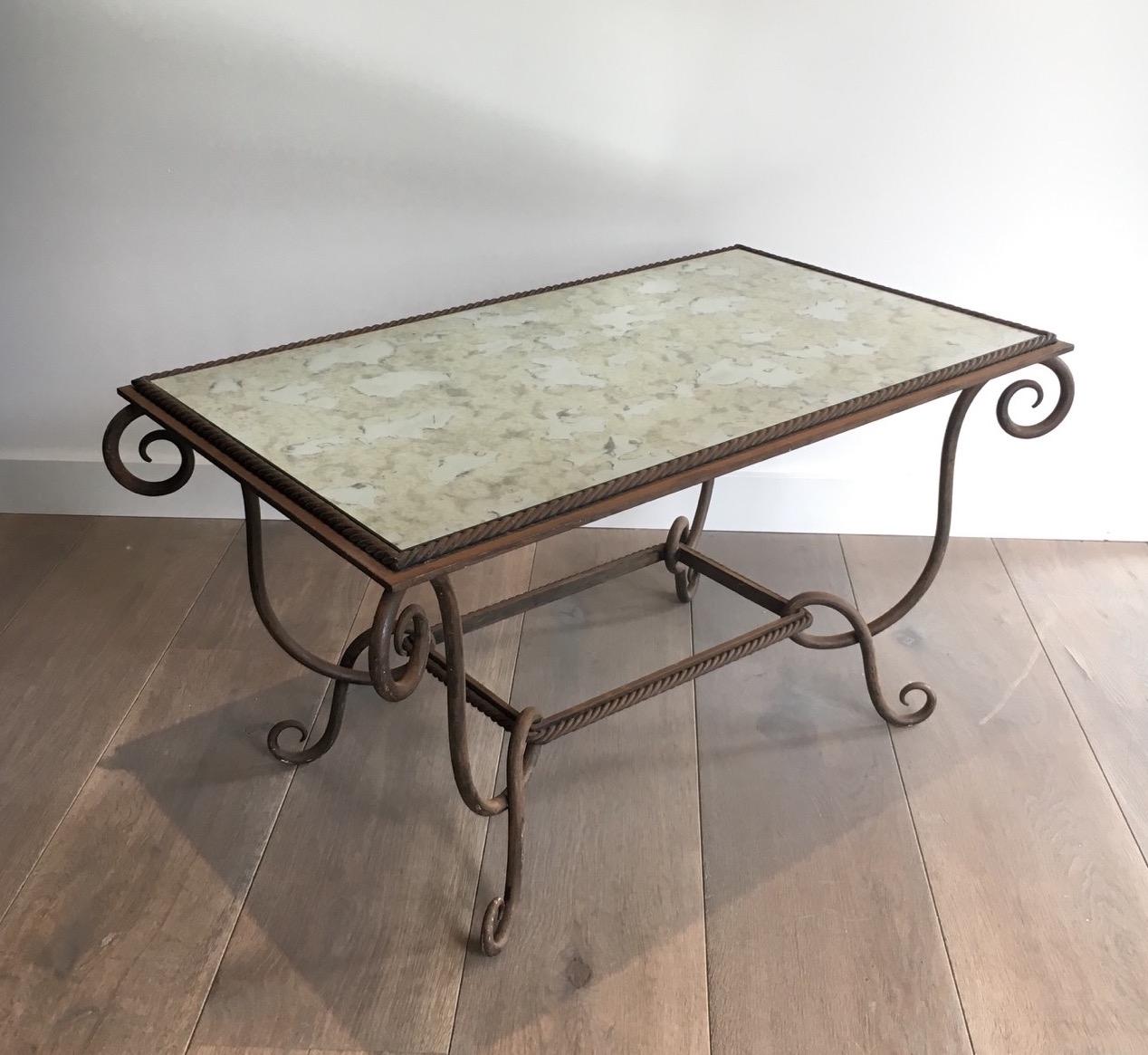 René Prou, Wrought and Hammered Iron Coffee Table with Faux-Antique Mirror Top In Good Condition In Marcq-en-Barœul, Hauts-de-France