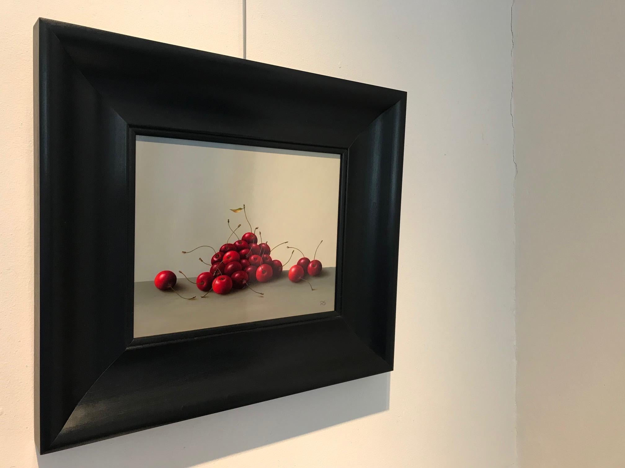 ''Cerises'' Peinture réaliste contemporaine de nature morte de cerises rouges, fruits en vente 1
