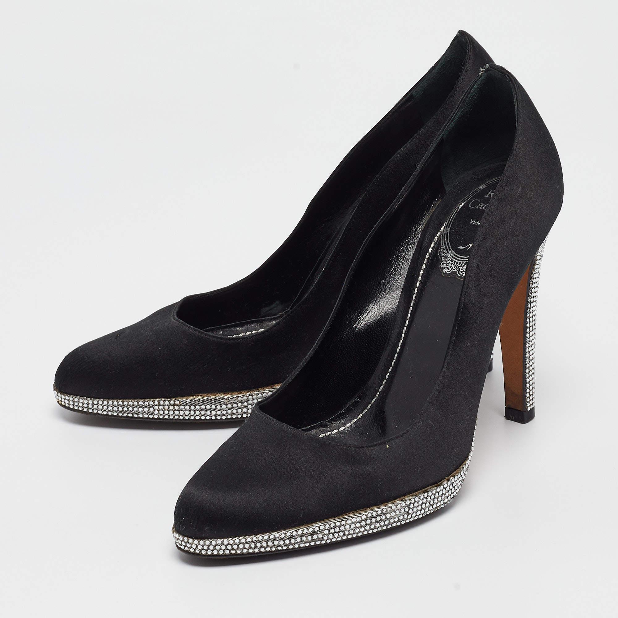 Make a chic style statement with these designer pumps. They showcase sturdy heels and durable soles perfect for your fashionable outings
