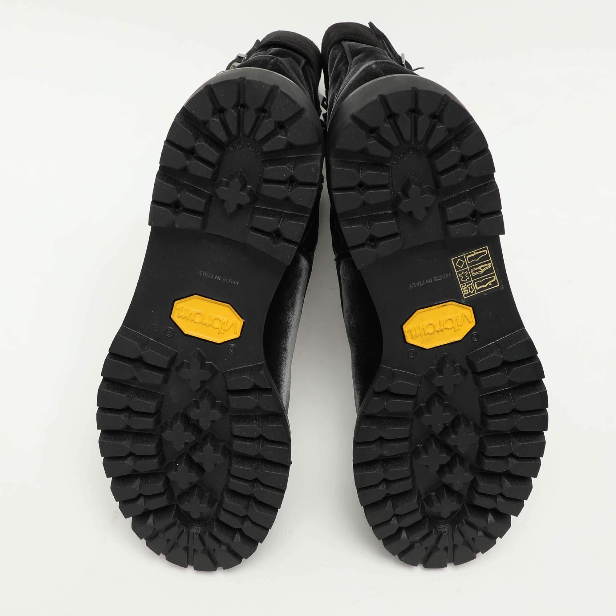 René Caovilla Botines de terciopelo negro con adornos Talla 38 en venta 1