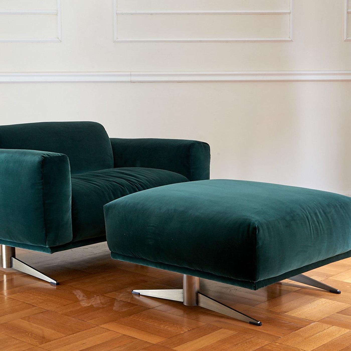 Sleek lines and lively flair define this modern-style square pouf, ideal as a footrest or additional seating in colorful, modern interiors. Raised on dynamic metal legs treated to obtain a galvanic finish, the plush seat features a wooden frame that