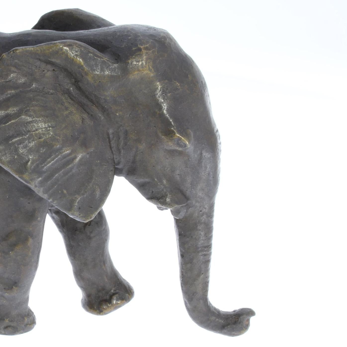 Sculpture conceived in 1926 by Renée Sintenis ( 1888-1965 ). Bronze with brown patina. On hind foot monogramed: RS
Dimensions; Height: 3.54 in ( 9 cm ), Width: 5.31 in ( 13,5 cm ) 
