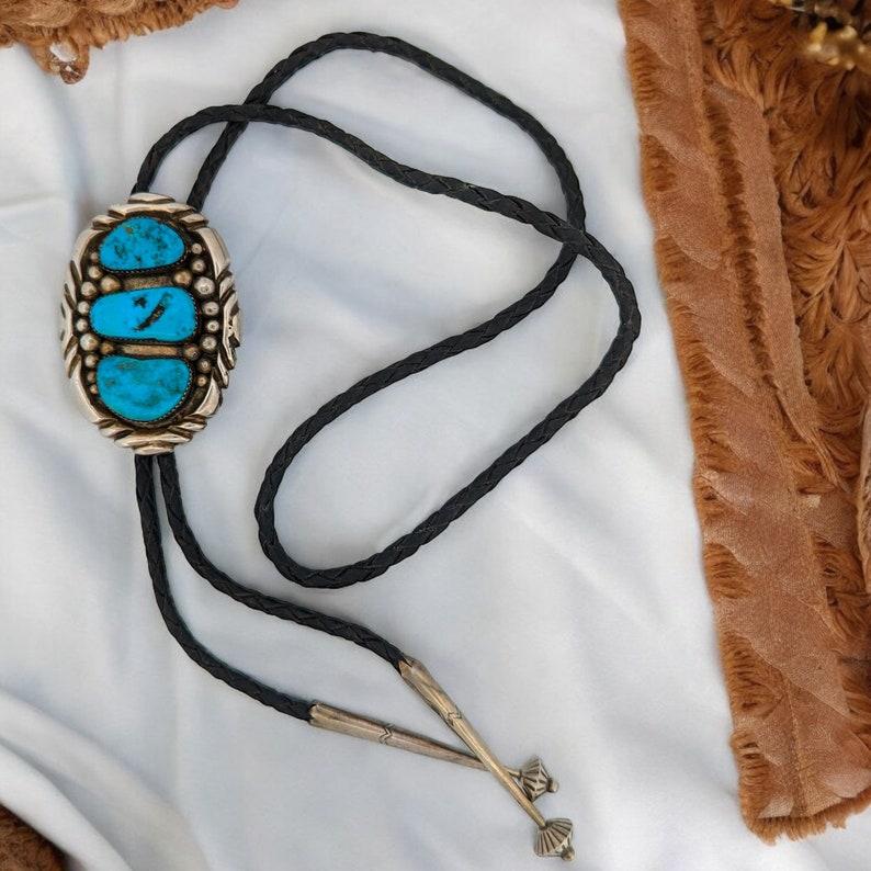 Vintage handmade sterling silver and gem-grade Bisbee turquoise bolo tie. Bolo tie was created by artist Navajo artist Cecil Sanders. Bolo includes original purchase paperwork from 1976.



We ship next business day.

CARE
Simply wipe the piece with