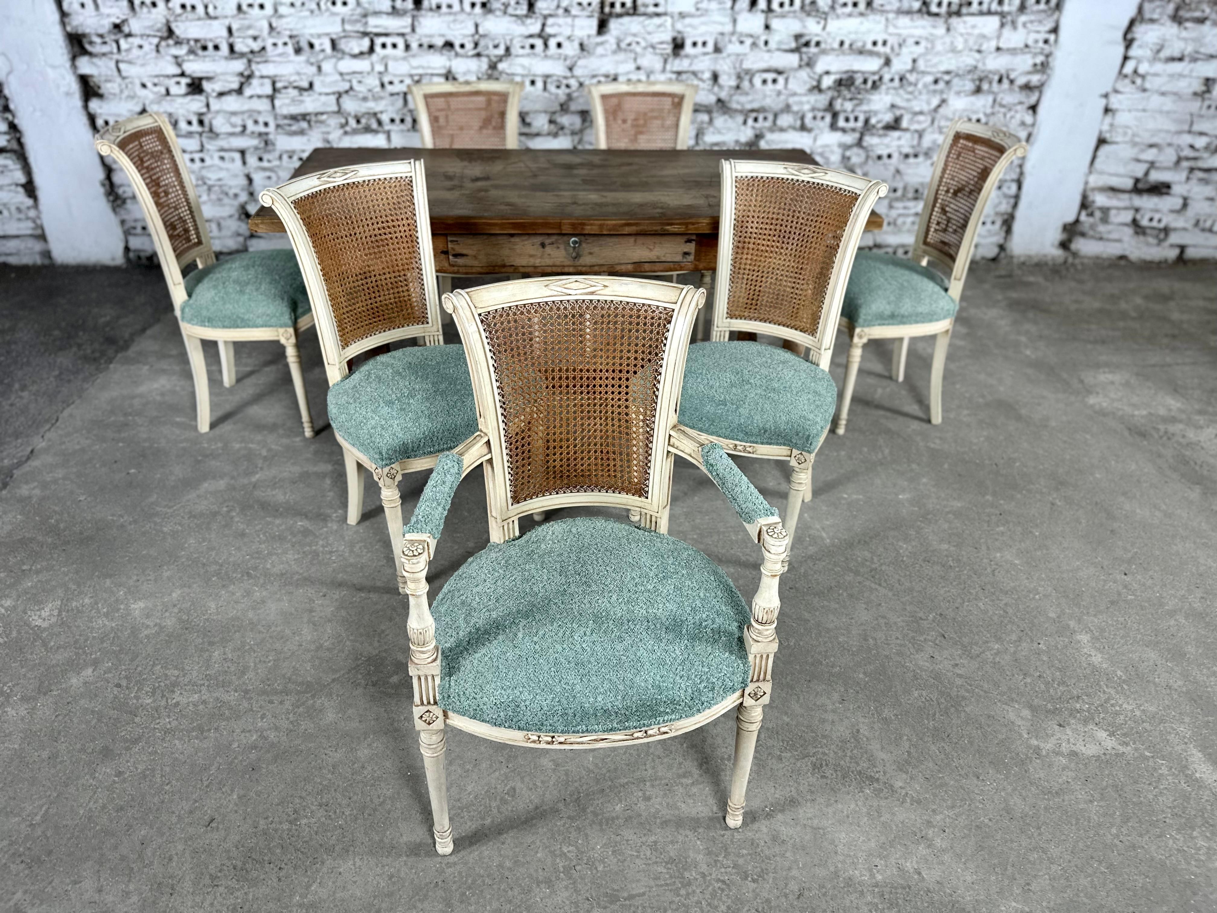 Chaises de salle à manger vintage à dossier canné renouvelées et tapissées à nouveau - Ensemble de 7 Bon état à Bridgeport, CT