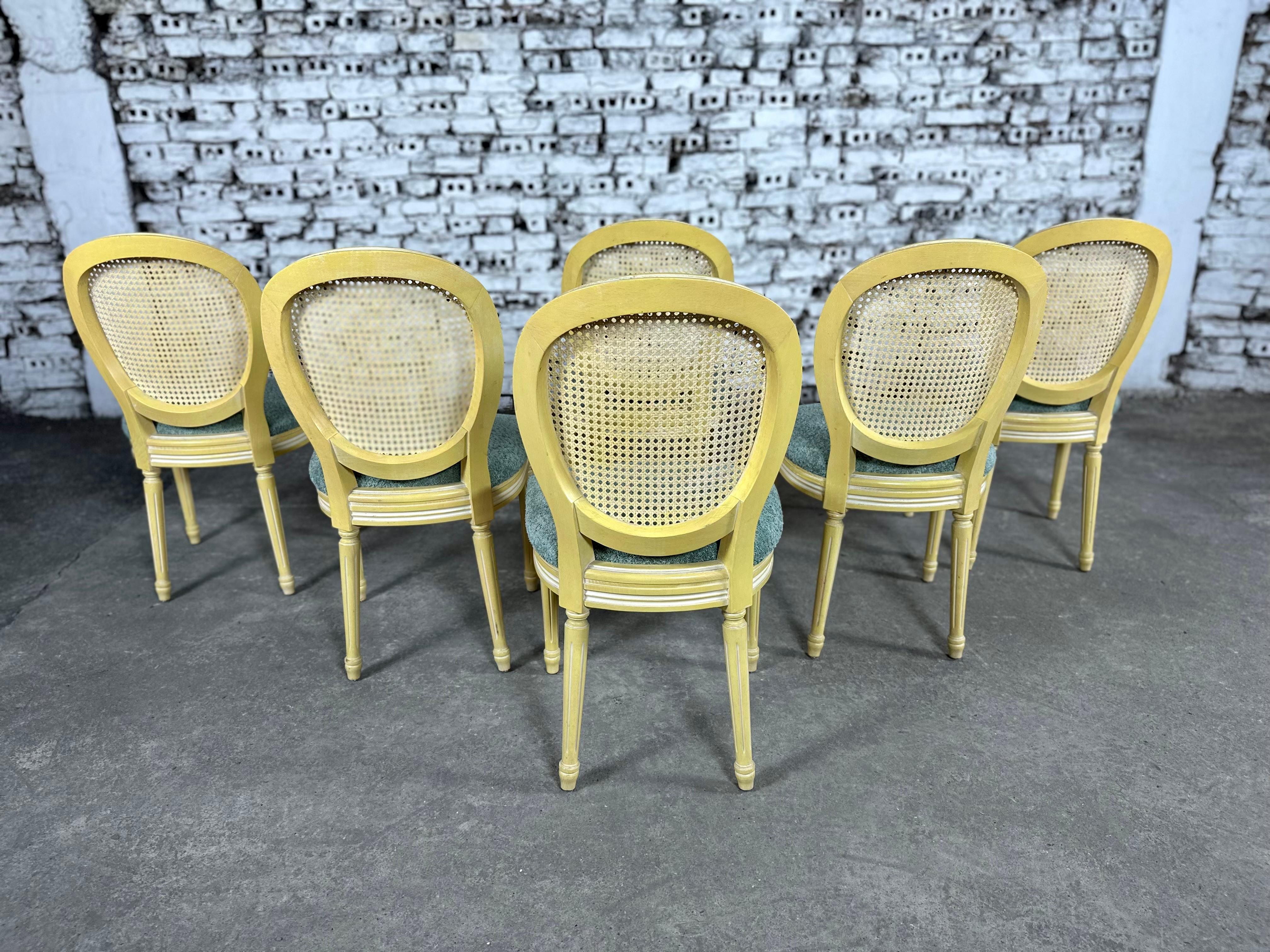 Chaises de salle à manger à dossier canné en médaillon de style Louis XVI renouvelées - Ensemble de 6 en vente 5