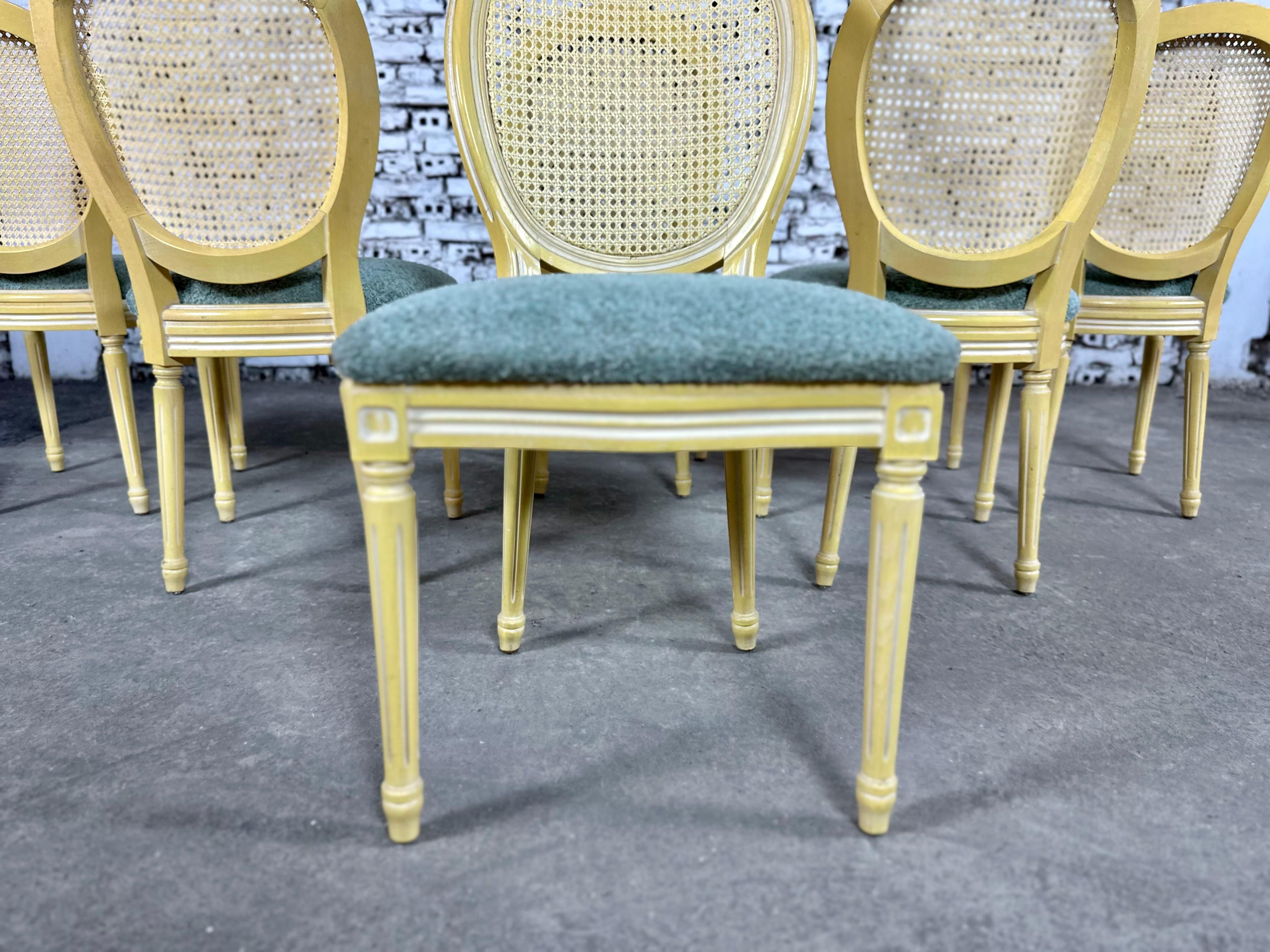 Esszimmerstühle im Louis-XVI.-Stil mit Medaillon-Schilfrohrrückenlehne - 6er-Set (20. Jahrhundert) im Angebot