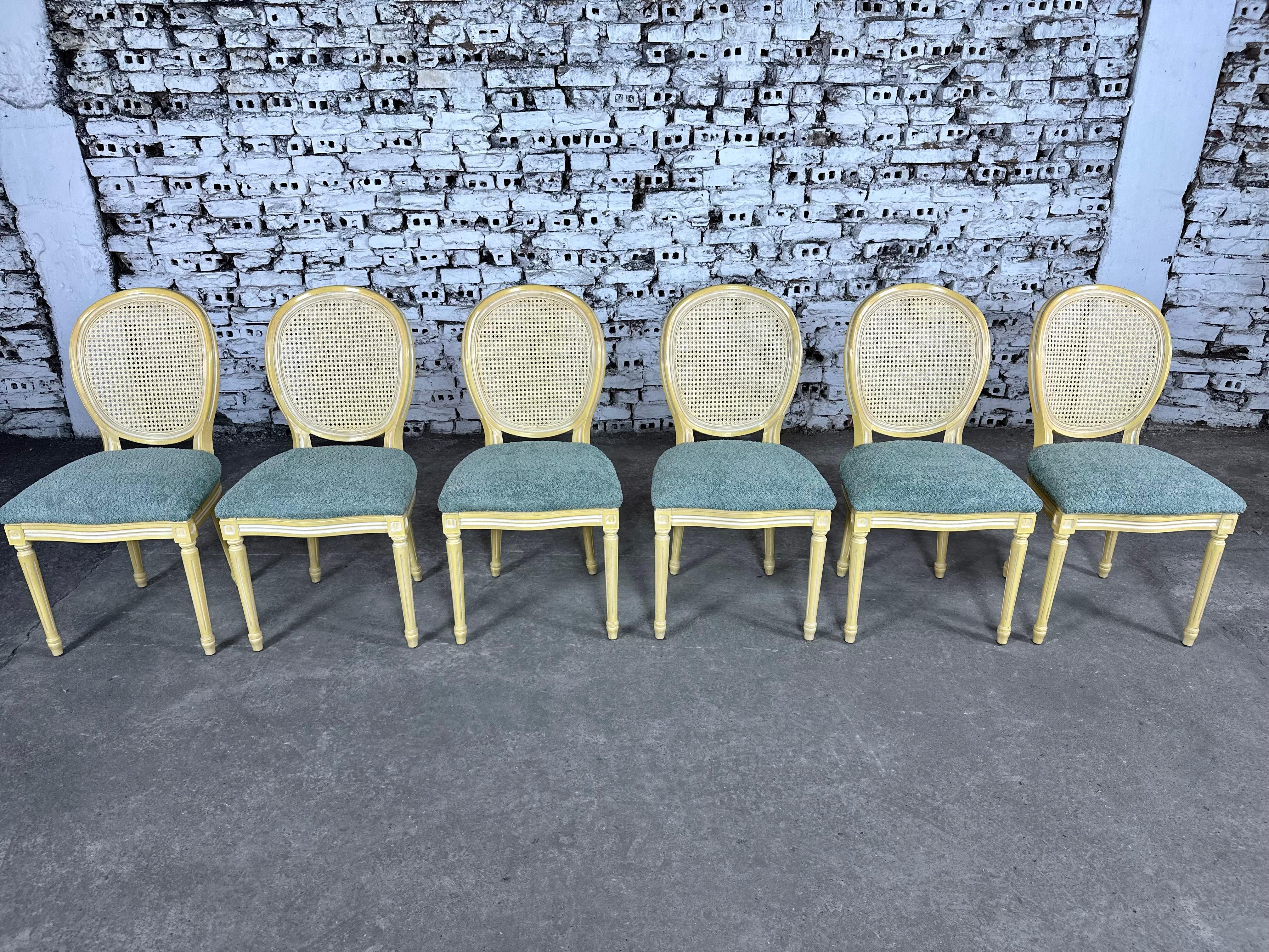 Chaises de salle à manger à dossier canné en médaillon de style Louis XVI renouvelées - Ensemble de 6 en vente 2