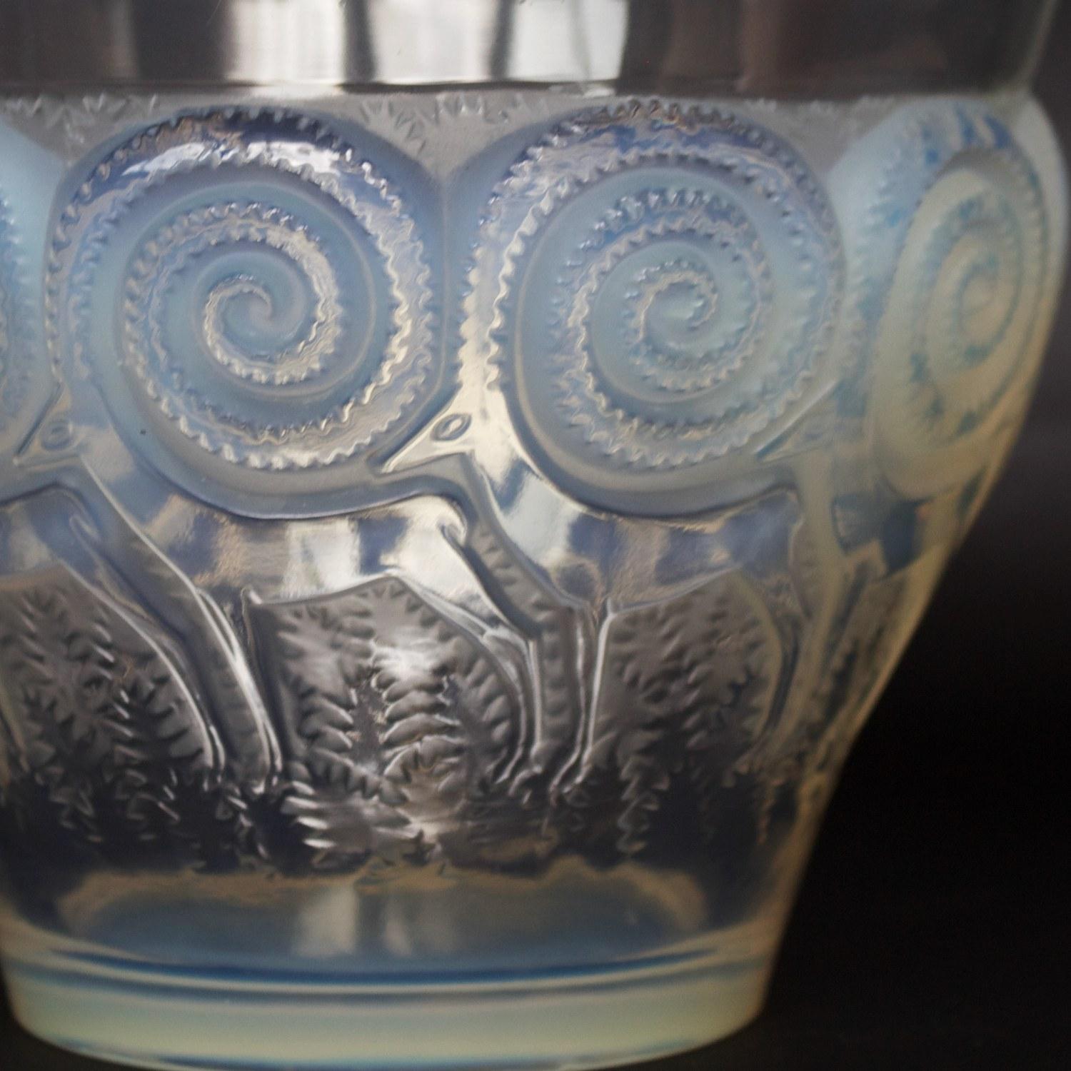 French 'Rennes' an Art Deco Opalescent Glass Vase by René Lalique