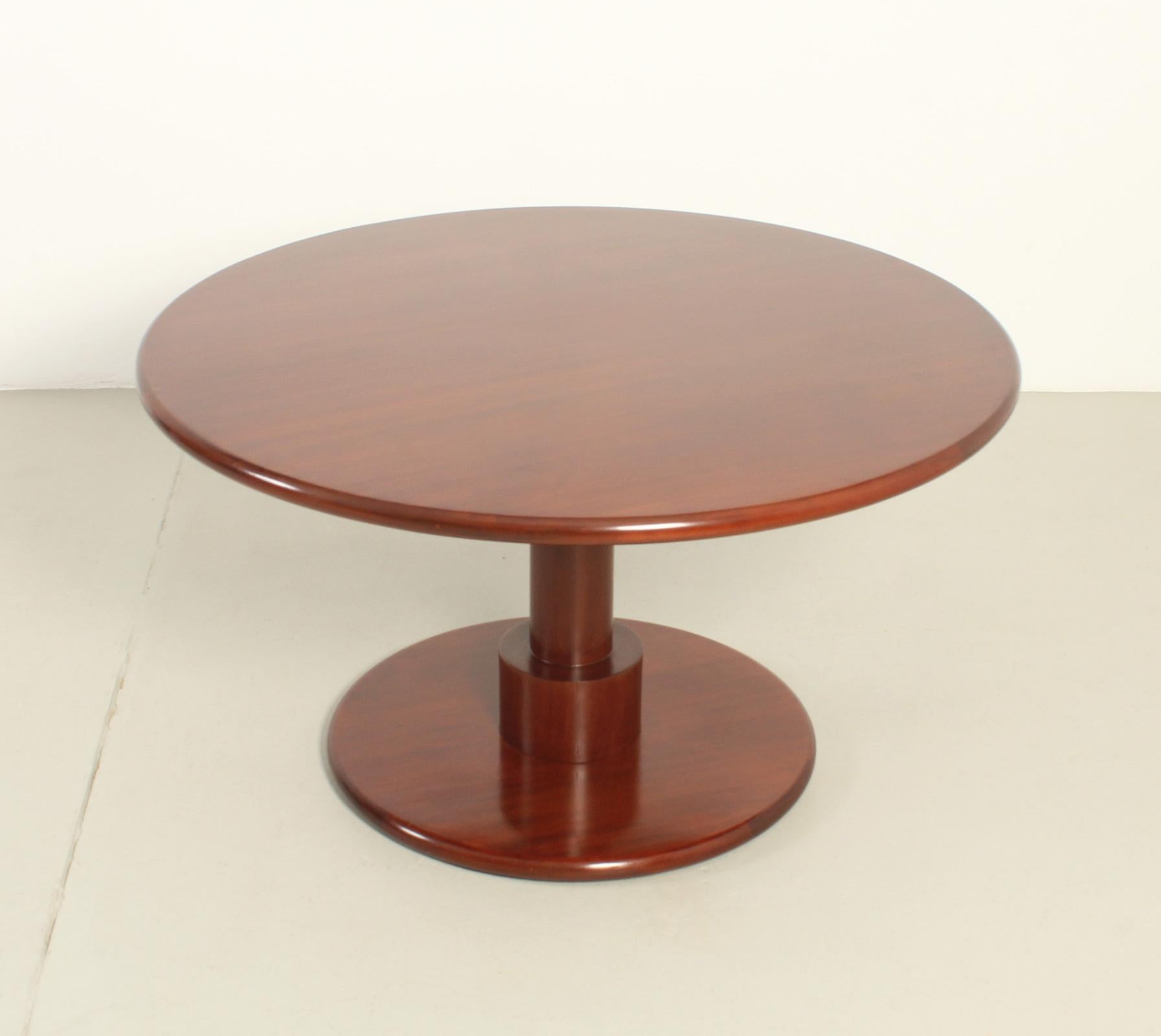 Reno dining table designed in 1961 by Spanish architects Federico Correa and Alfonso Milá for the Reno restaurant in Barcelona and produced by Gres. Solid ukola wood.