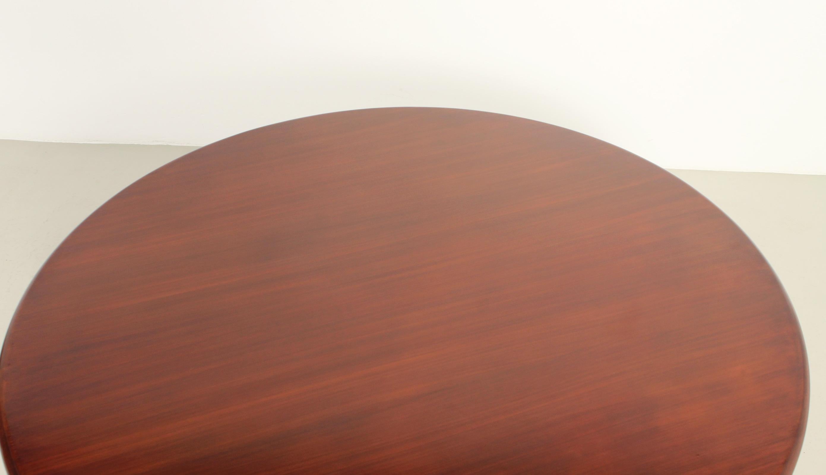 Reno Dining Table by Correa and Milá, 1961 In Good Condition For Sale In Barcelona, ES