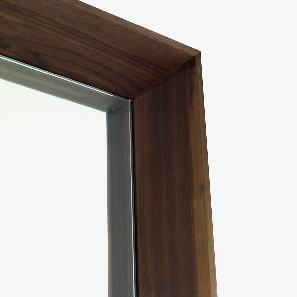 Mirror Reno walnut with solid
walnut wood frame, with flat
mirror glass. Walnut wood treated
with natural pine extracts.
Available in: 
L84 x D23 x H210,7cm, price: 3400,00€.
L114 x D23 x H210,7cm, price: 3900,00€.
Also available with solid oak wood