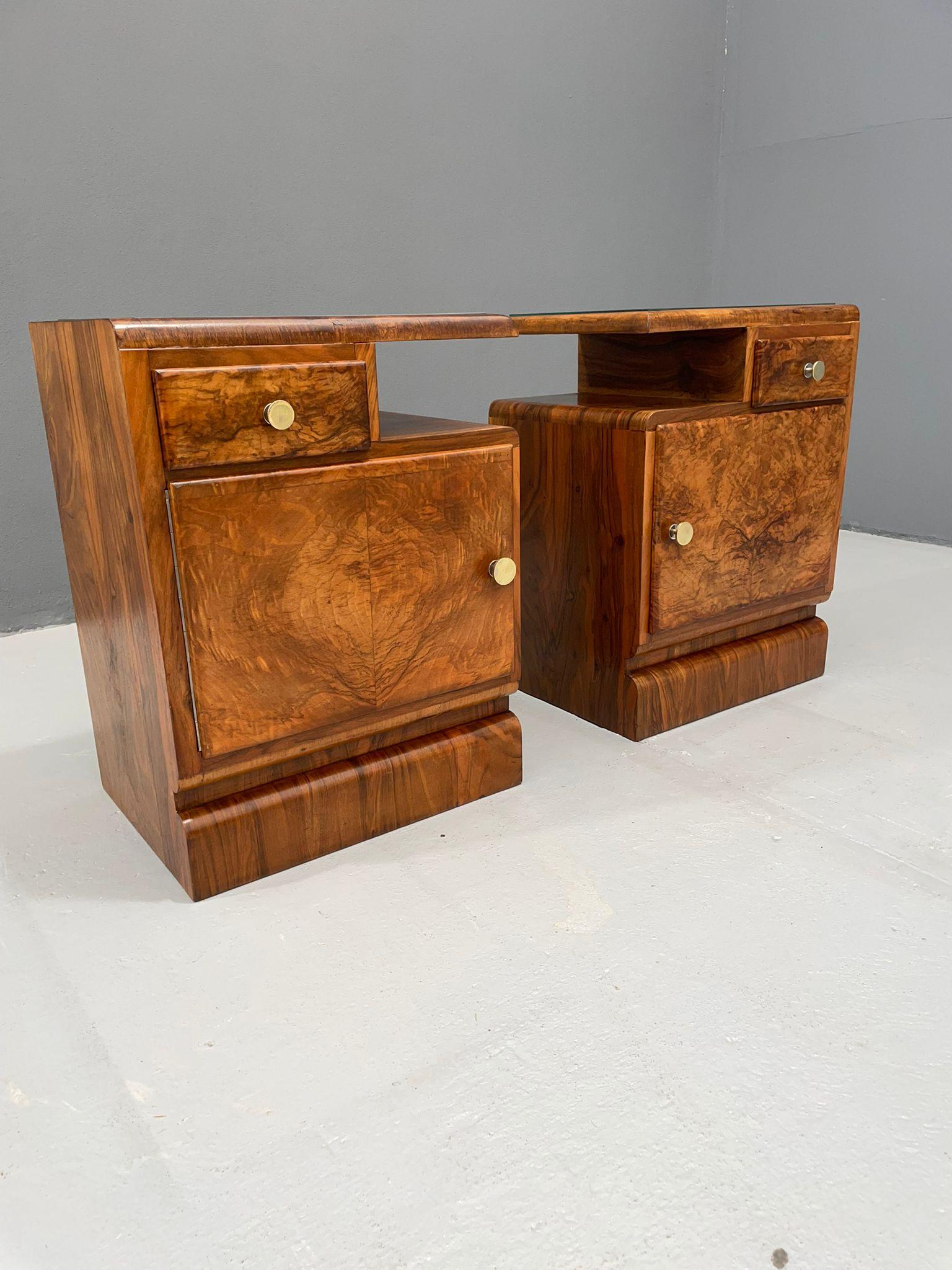 Renovated 1930s Art Deco Bedside Tables – Vintage Czechoslovak Nightstands en vente 9