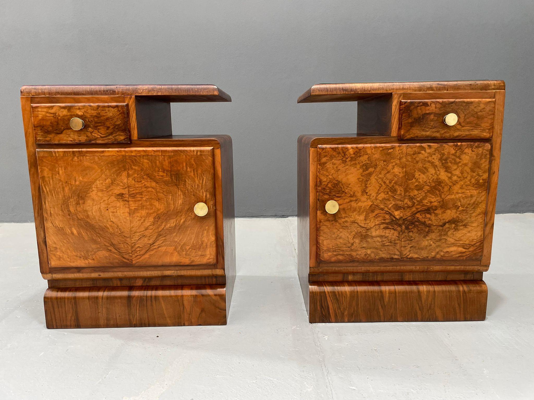 Renovated 1930s Art Deco Bedside Tables – Vintage Czechoslovak Nightstands en vente 10