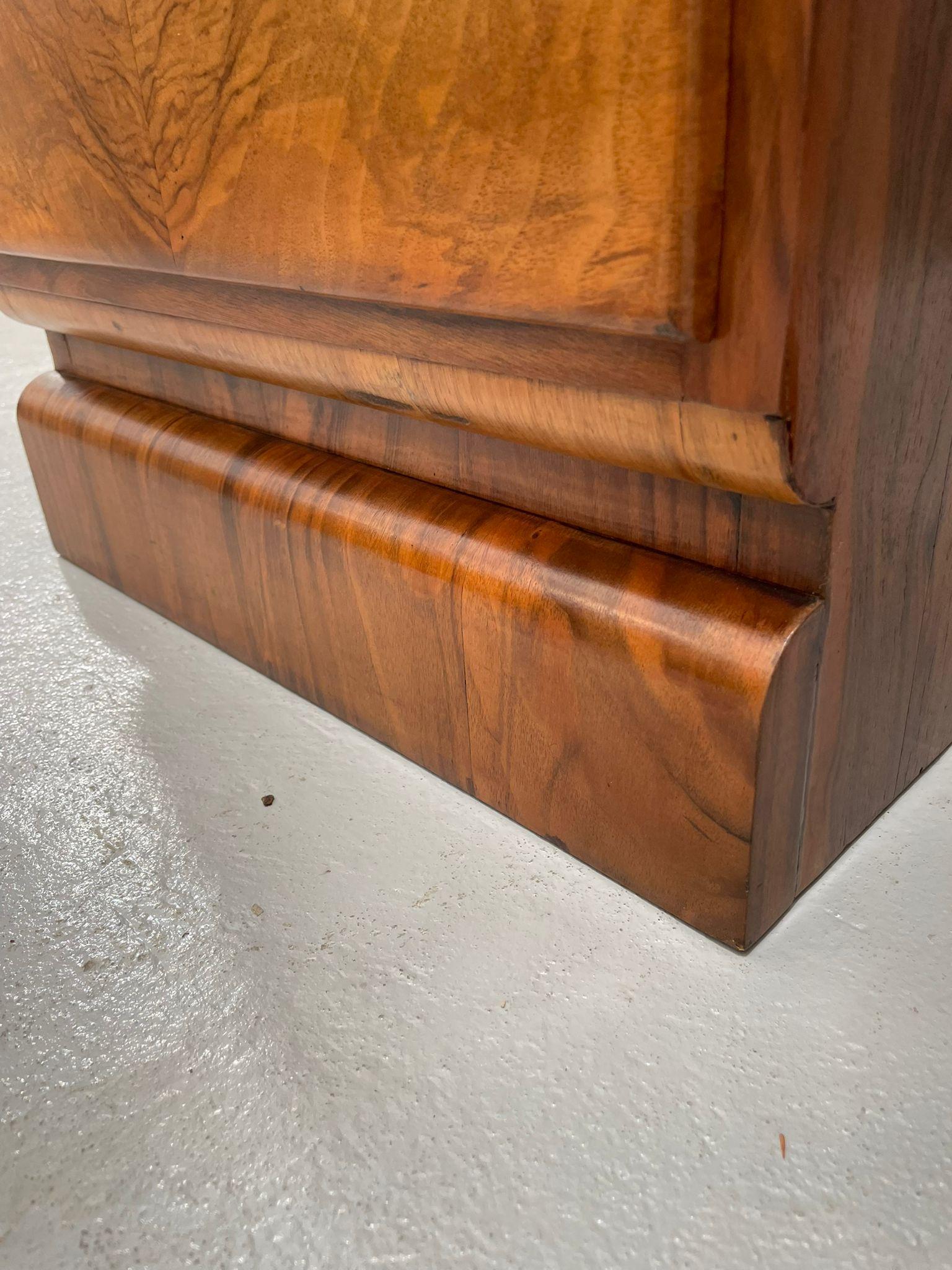 Renovated 1930s Art Deco Bedside Tables – Vintage Czechoslovak Nightstands en vente 1