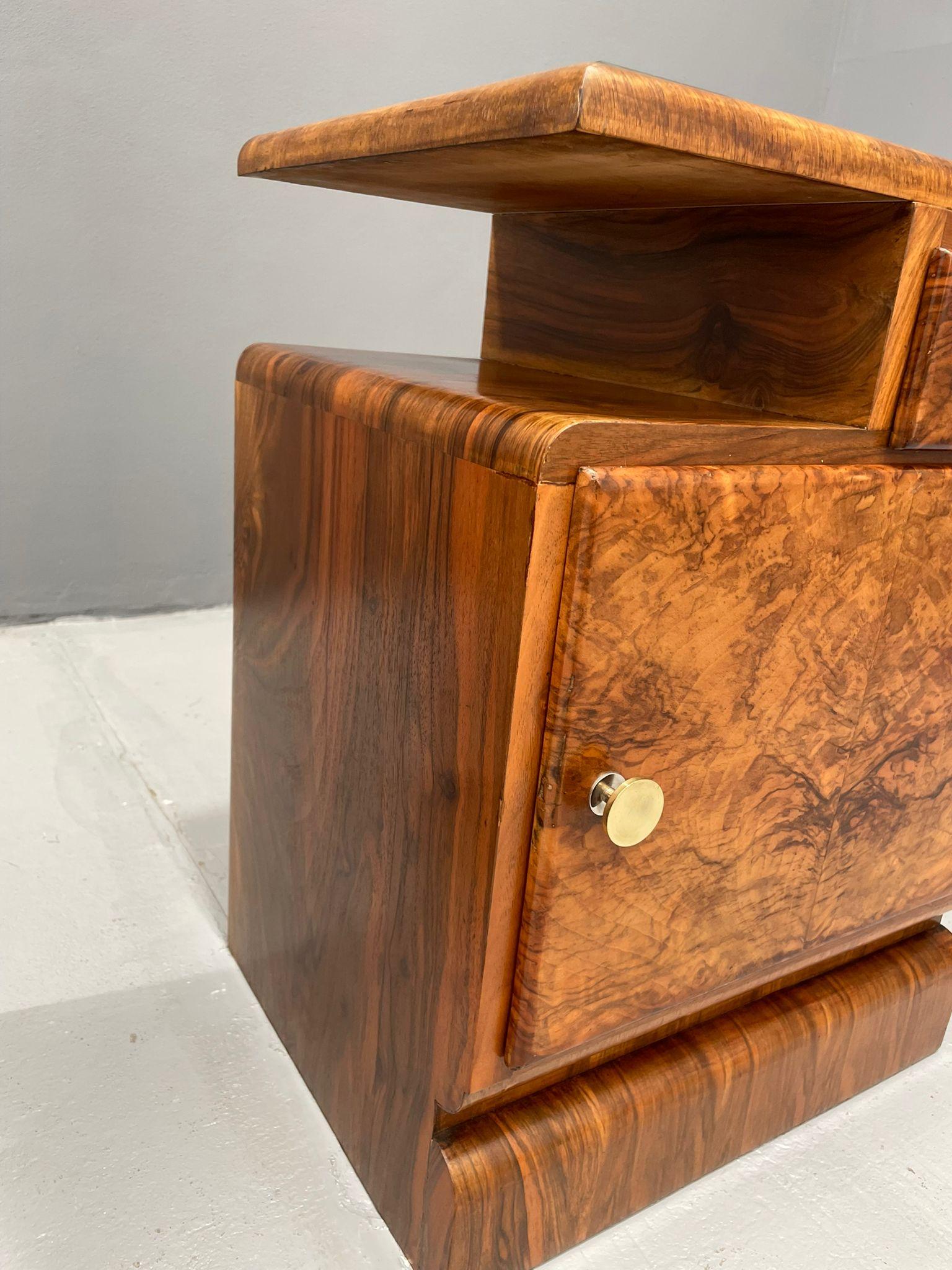Renovated 1930s Art Deco Bedside Tables – Vintage Czechoslovak Nightstands en vente 2
