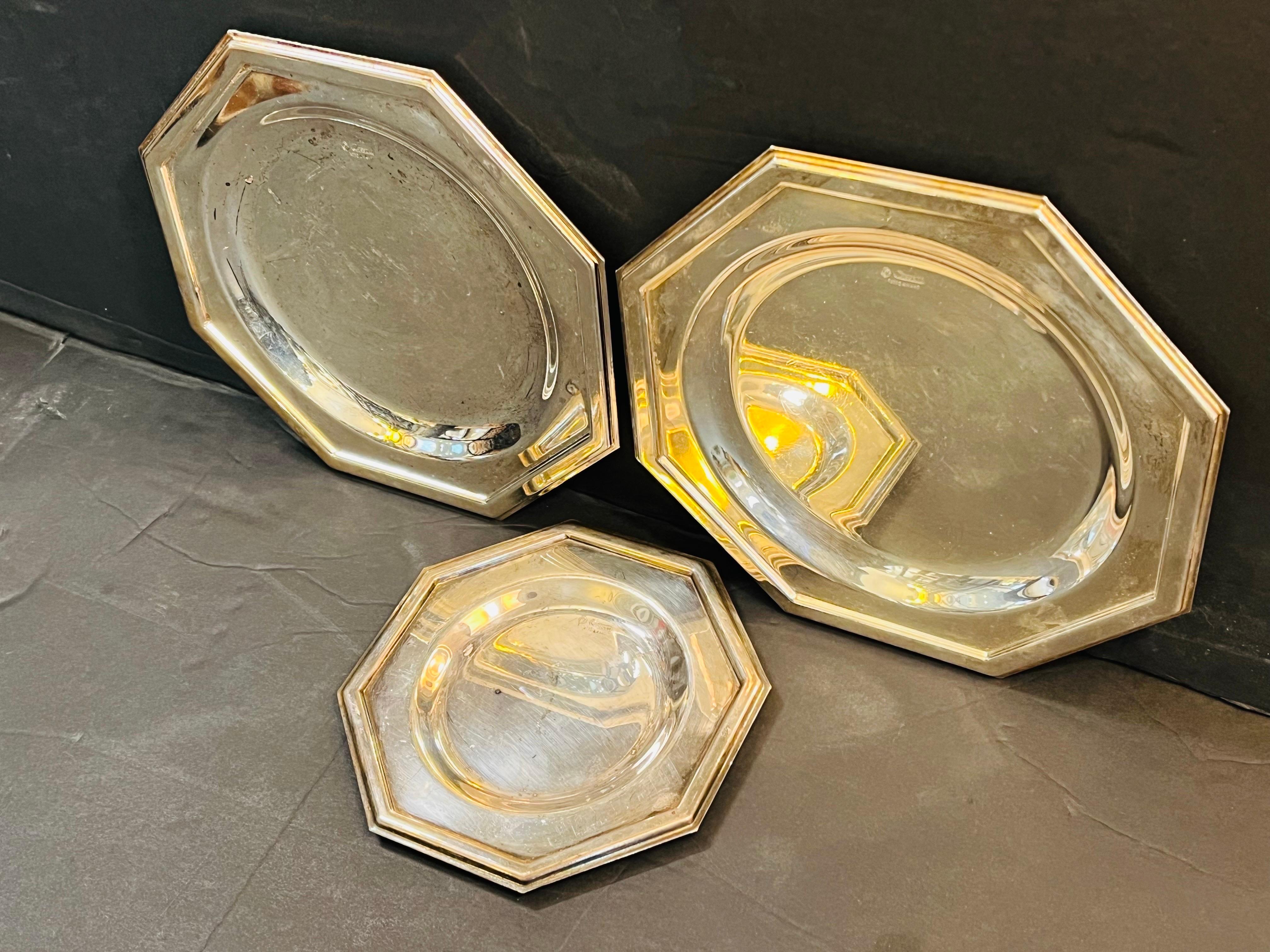 Renzo Cassetti Italian Mcm Silver Plate Set of Three Vintage Octagonal Platters In Fair Condition For Sale In Atlanta, GA