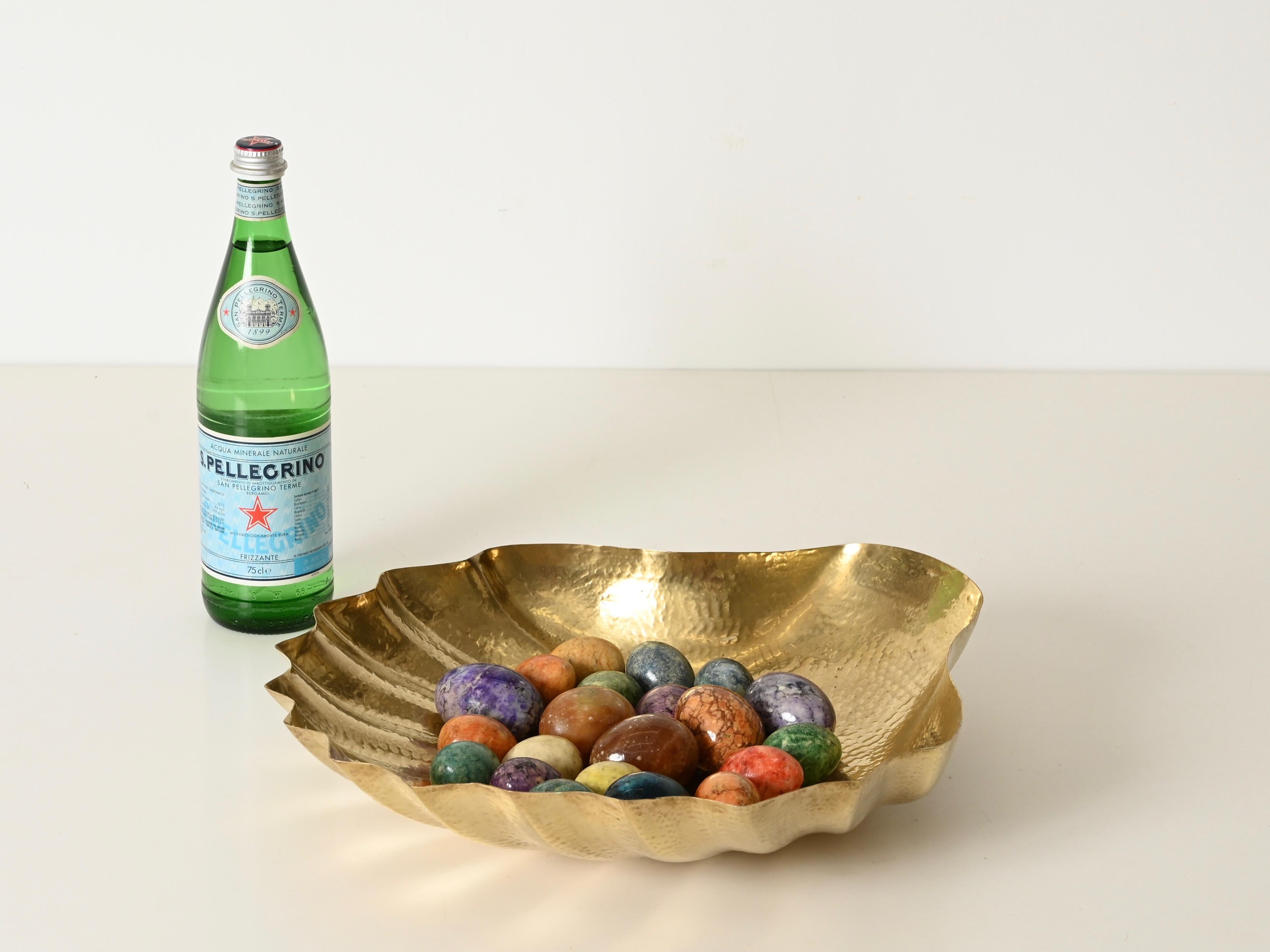 Renzo Cassetti Große muschelförmige Schale aus handgehämmertem Messing, Italien, 1970er Jahre im Angebot 3