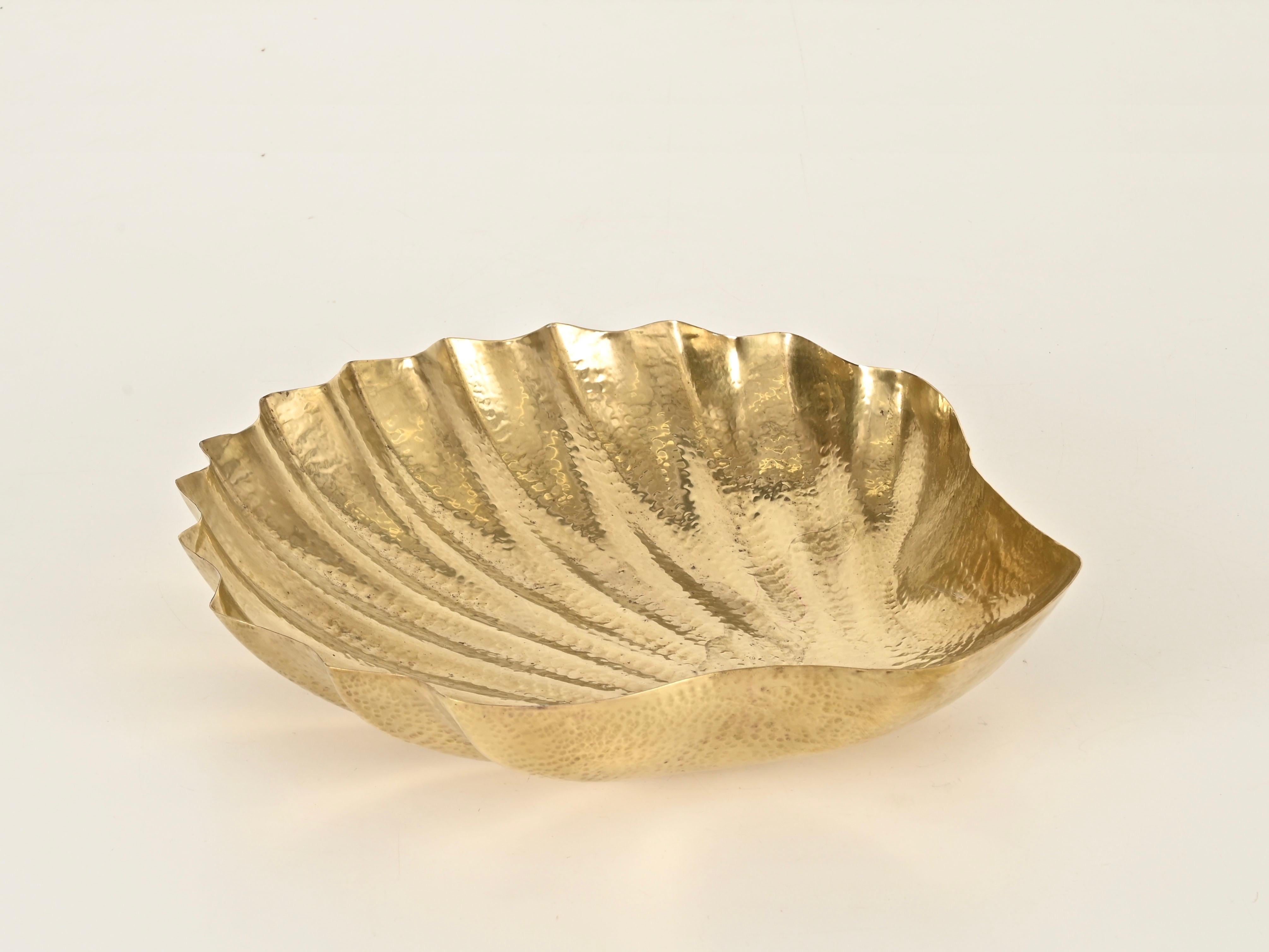 Renzo Cassetti Große muschelförmige Schale aus handgehämmertem Messing, Italien, 1970er Jahre im Angebot 4