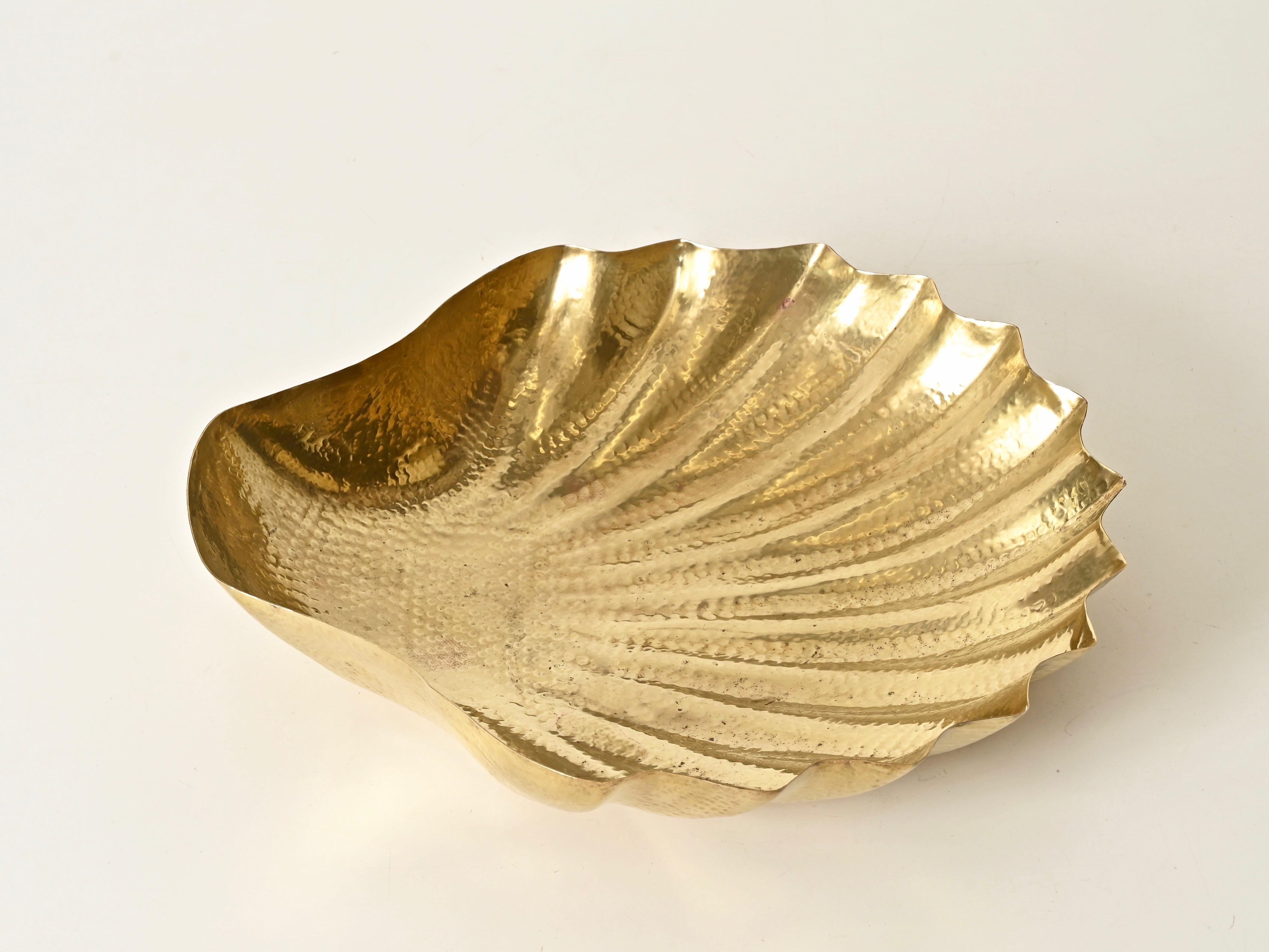 Renzo Cassetti Große muschelförmige Schale aus handgehämmertem Messing, Italien, 1970er Jahre im Angebot 5
