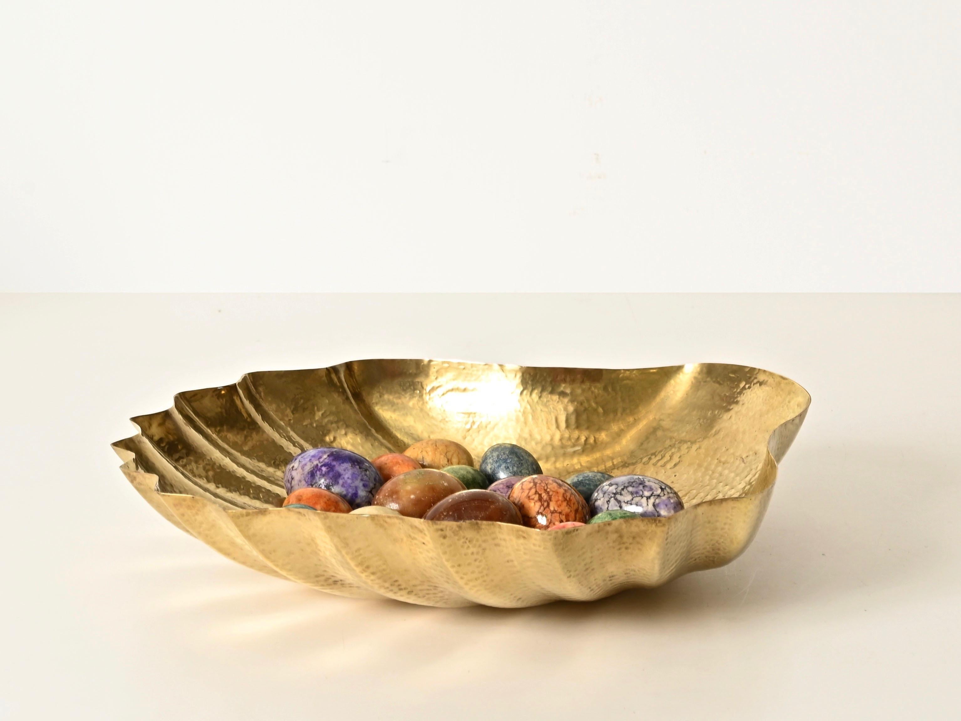 Renzo Cassetti Große muschelförmige Schale aus handgehämmertem Messing, Italien, 1970er Jahre im Angebot 8