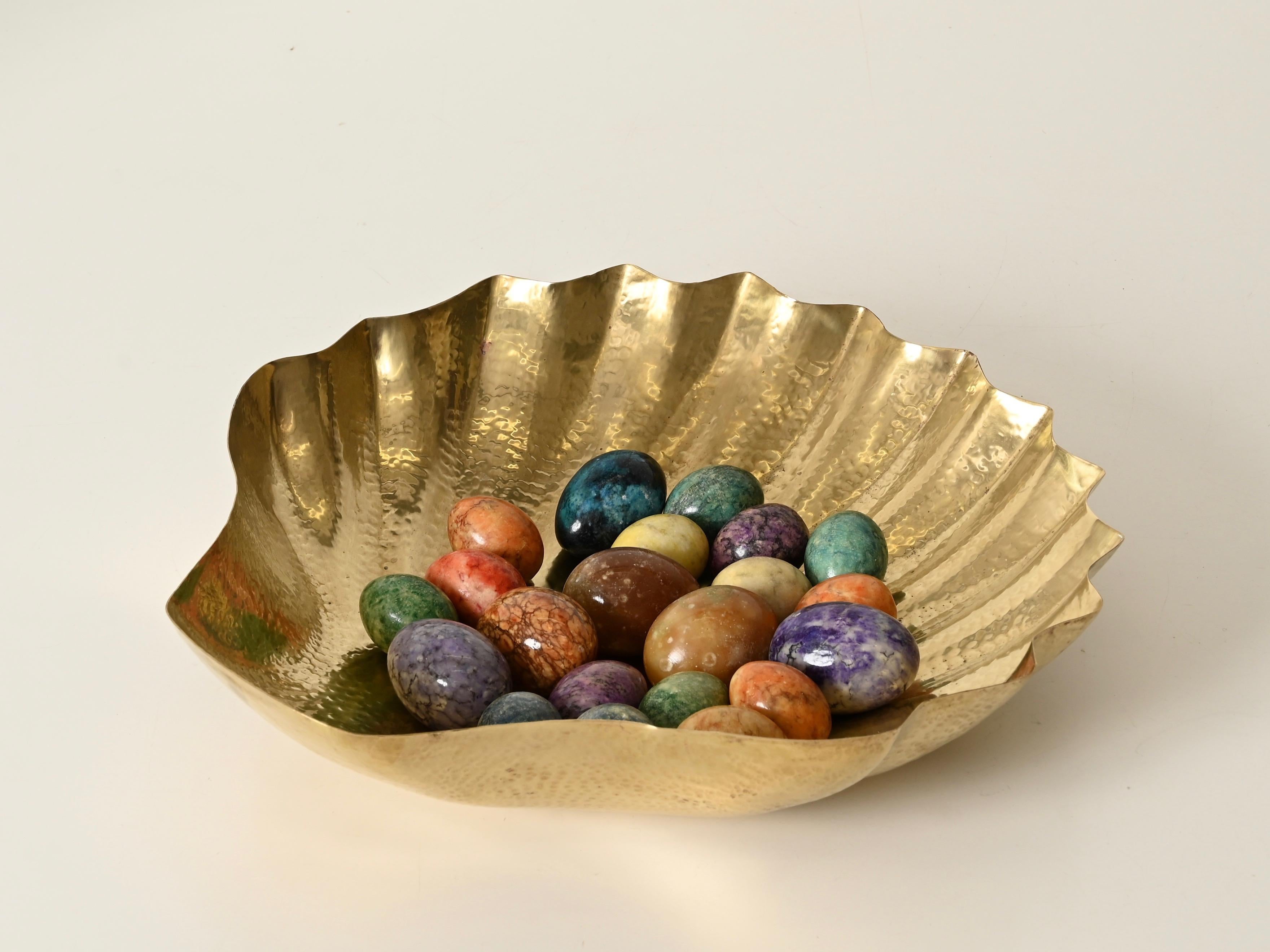 Renzo Cassetti Große muschelförmige Schale aus handgehämmertem Messing, Italien, 1970er Jahre im Zustand „Gut“ im Angebot in Roma, IT