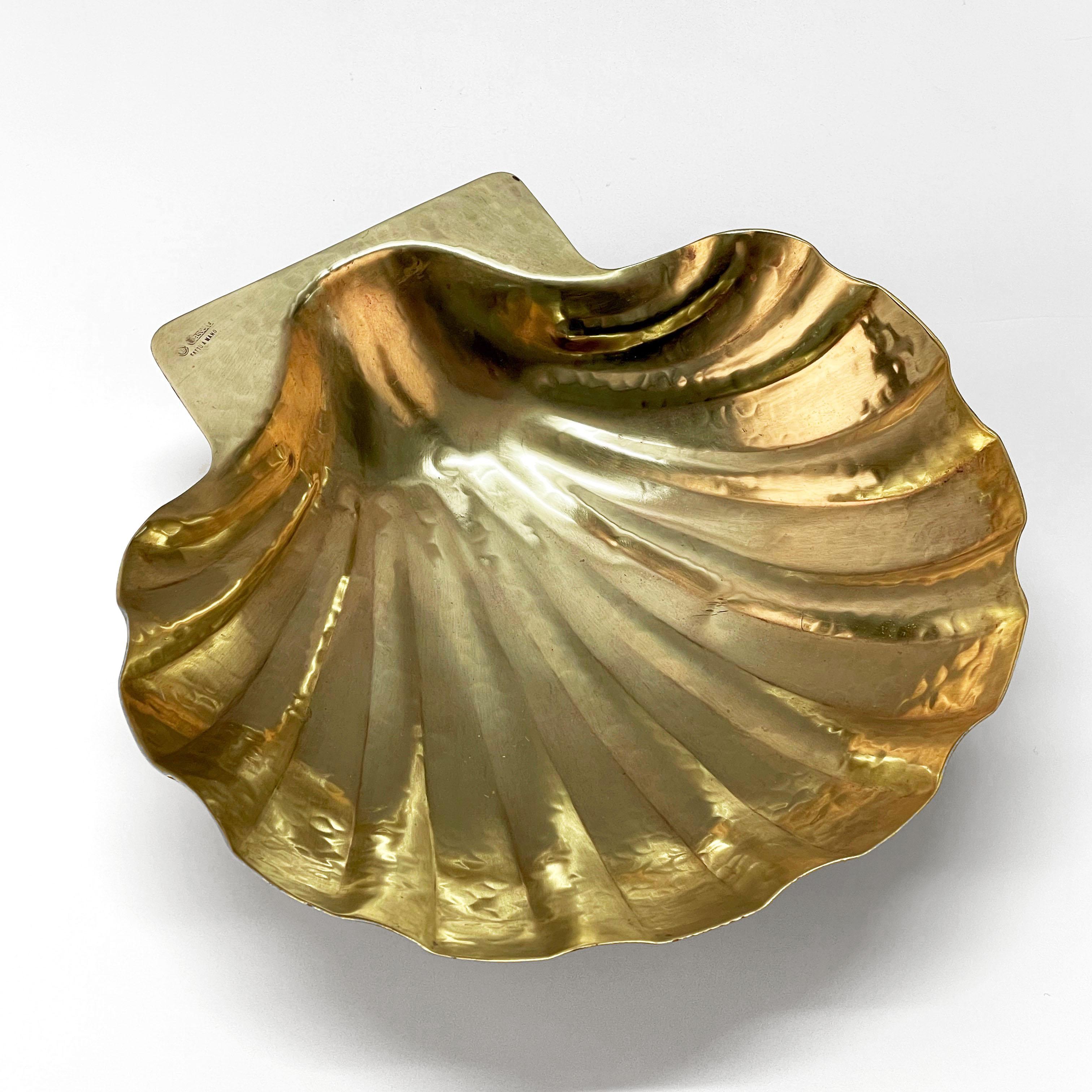 Renzo Cassetti Midcentury Italian Handmade Brass Shell-Shaped Bowl, 1960s In Good Condition In Roma, IT