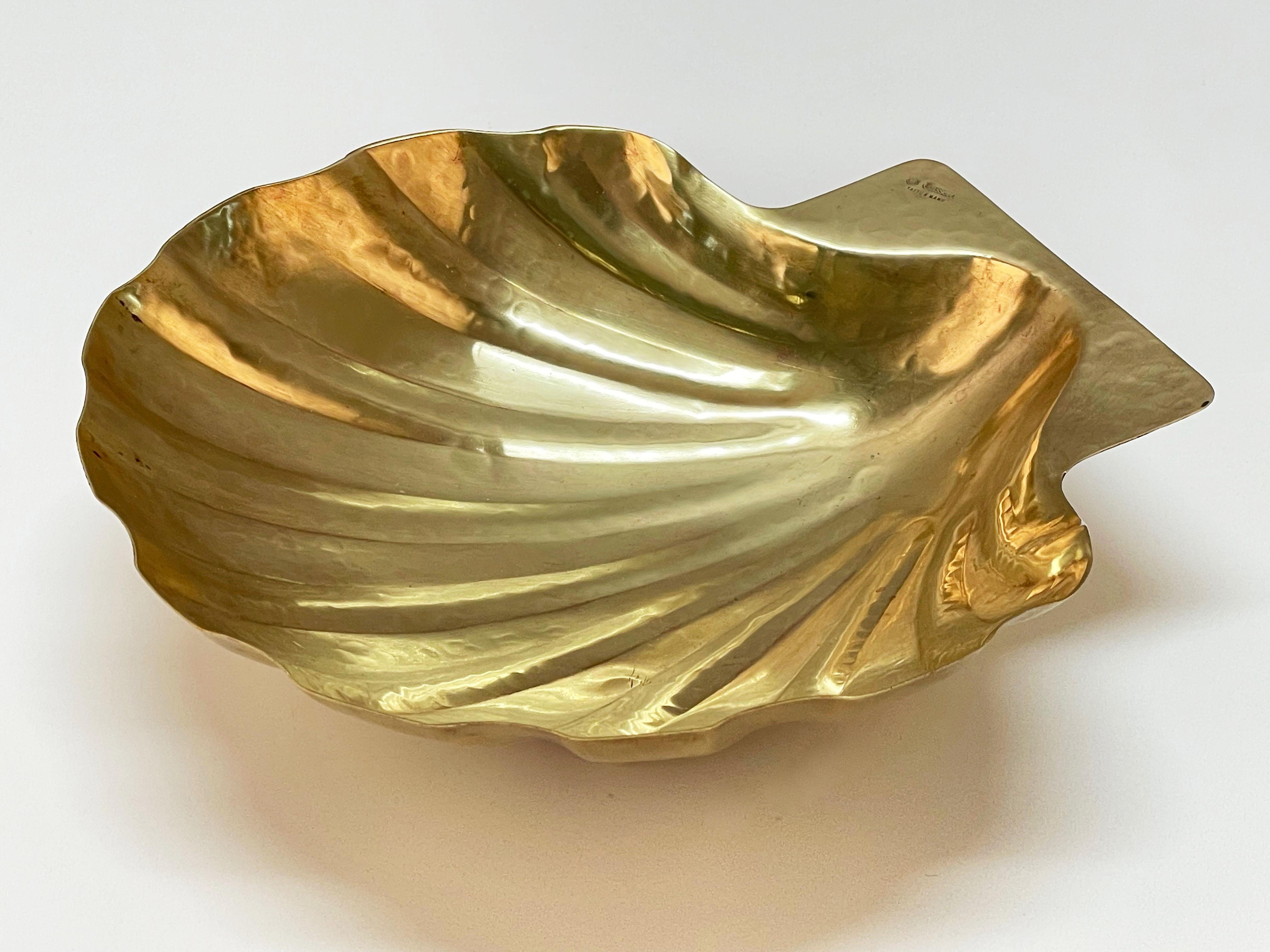 Renzo Cassetti Midcentury Italian Handmade Brass Shell-Shaped Bowl, 1960s 2