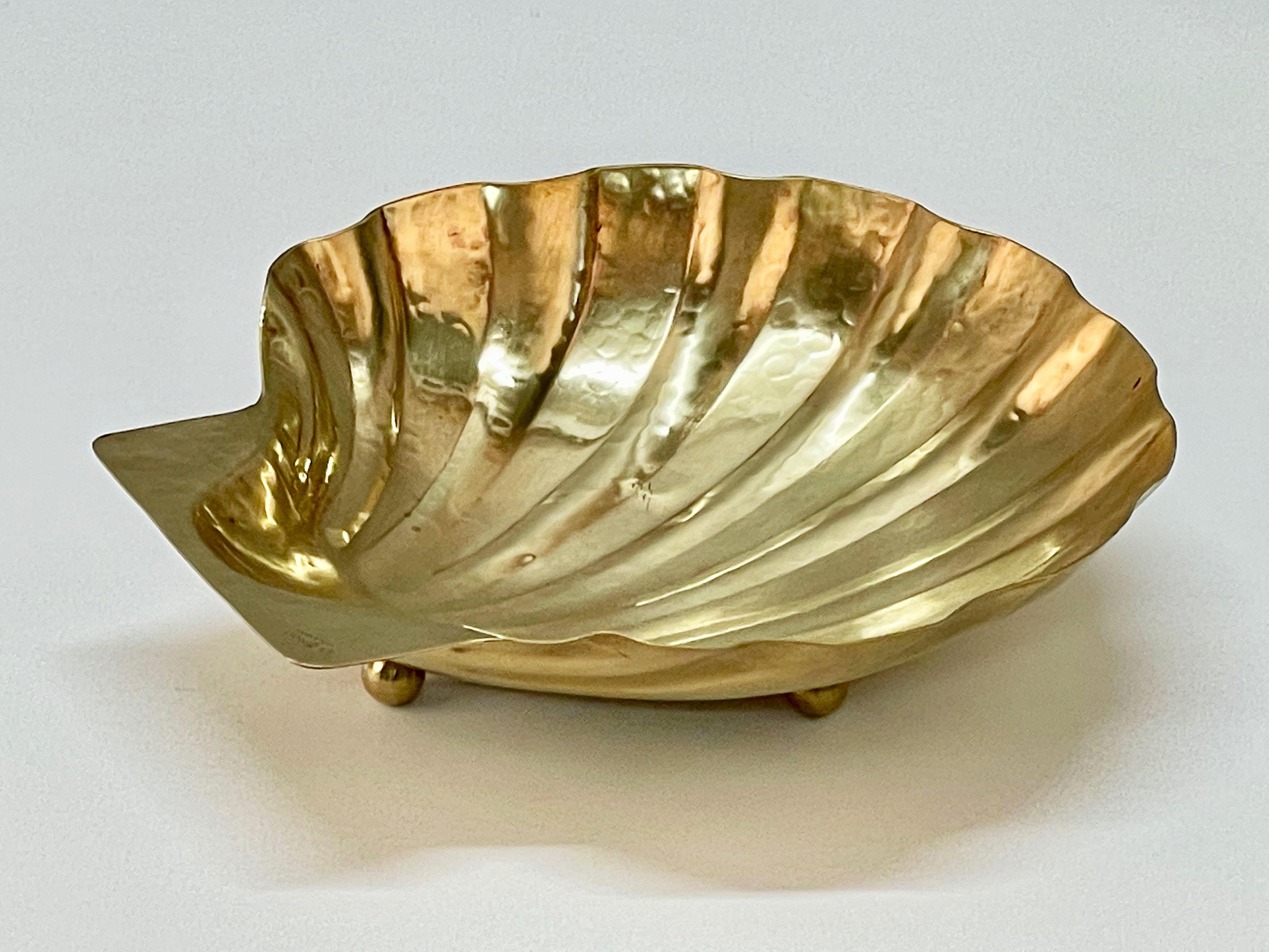 Renzo Cassetti Midcentury Italian Handmade Brass Shell-Shaped Bowl, 1960s 3